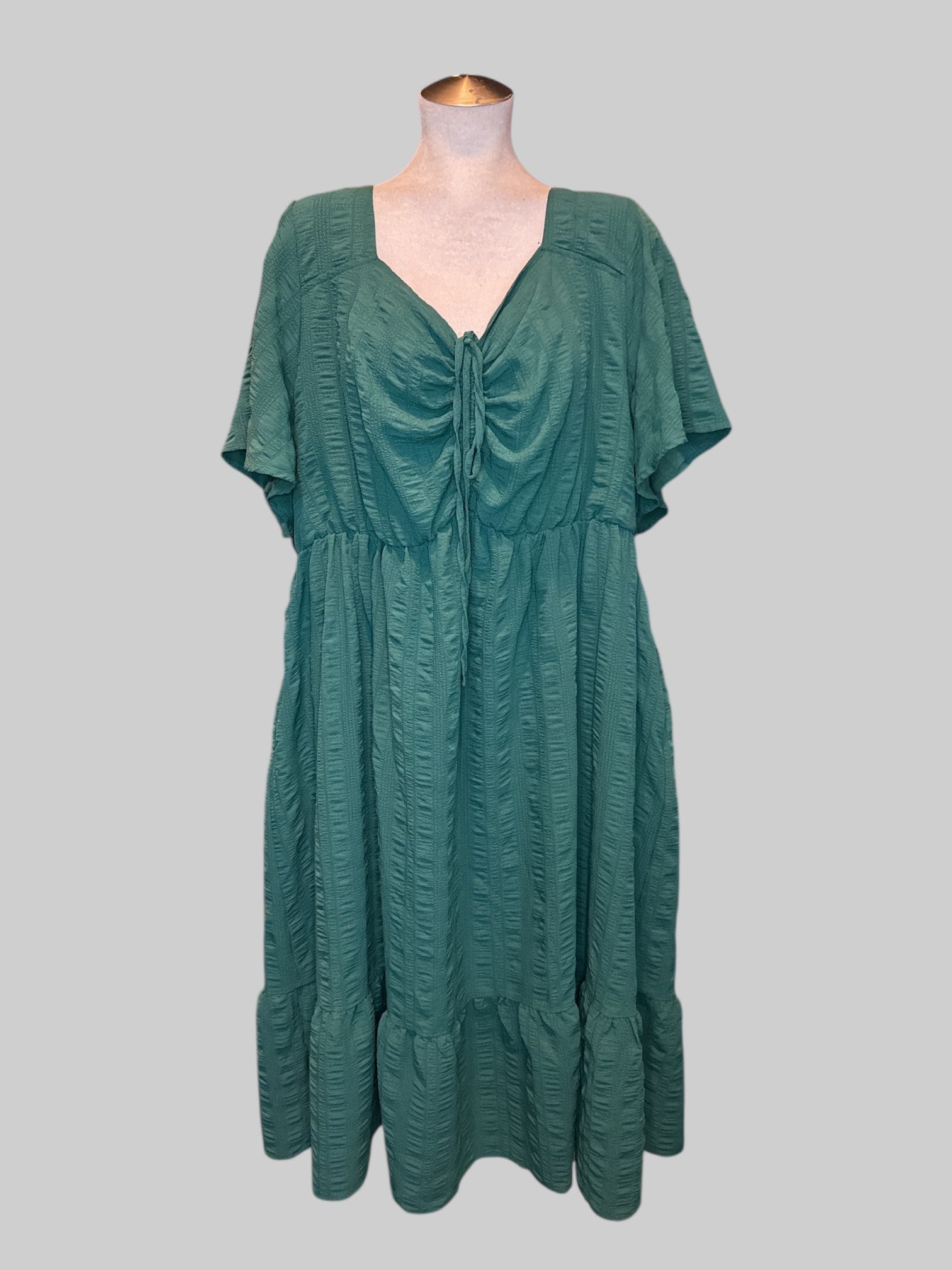 4X Dark green tiered dress with adjustable ruched neckline and pockets