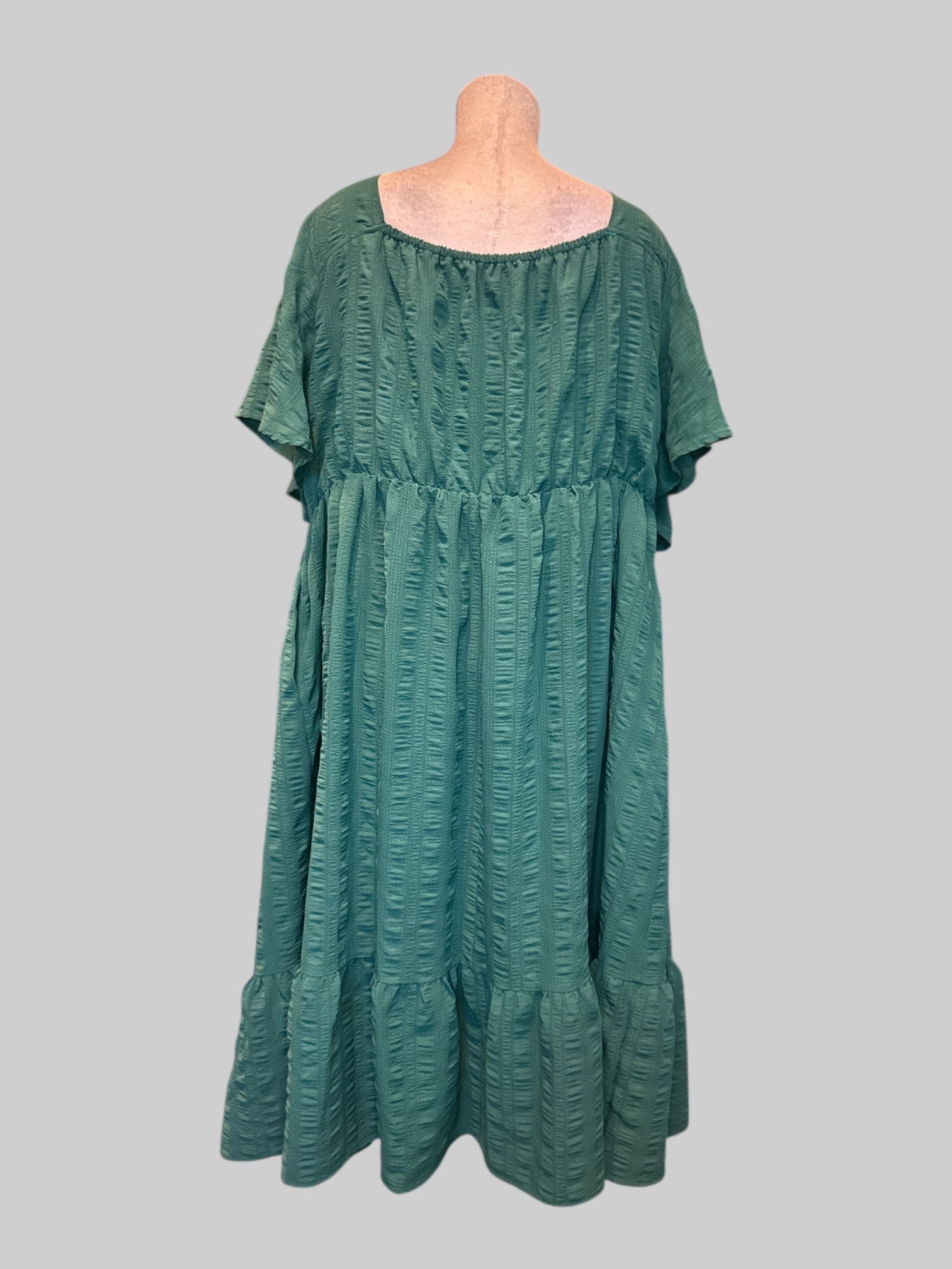 4X Dark green tiered dress with adjustable ruched neckline and pockets