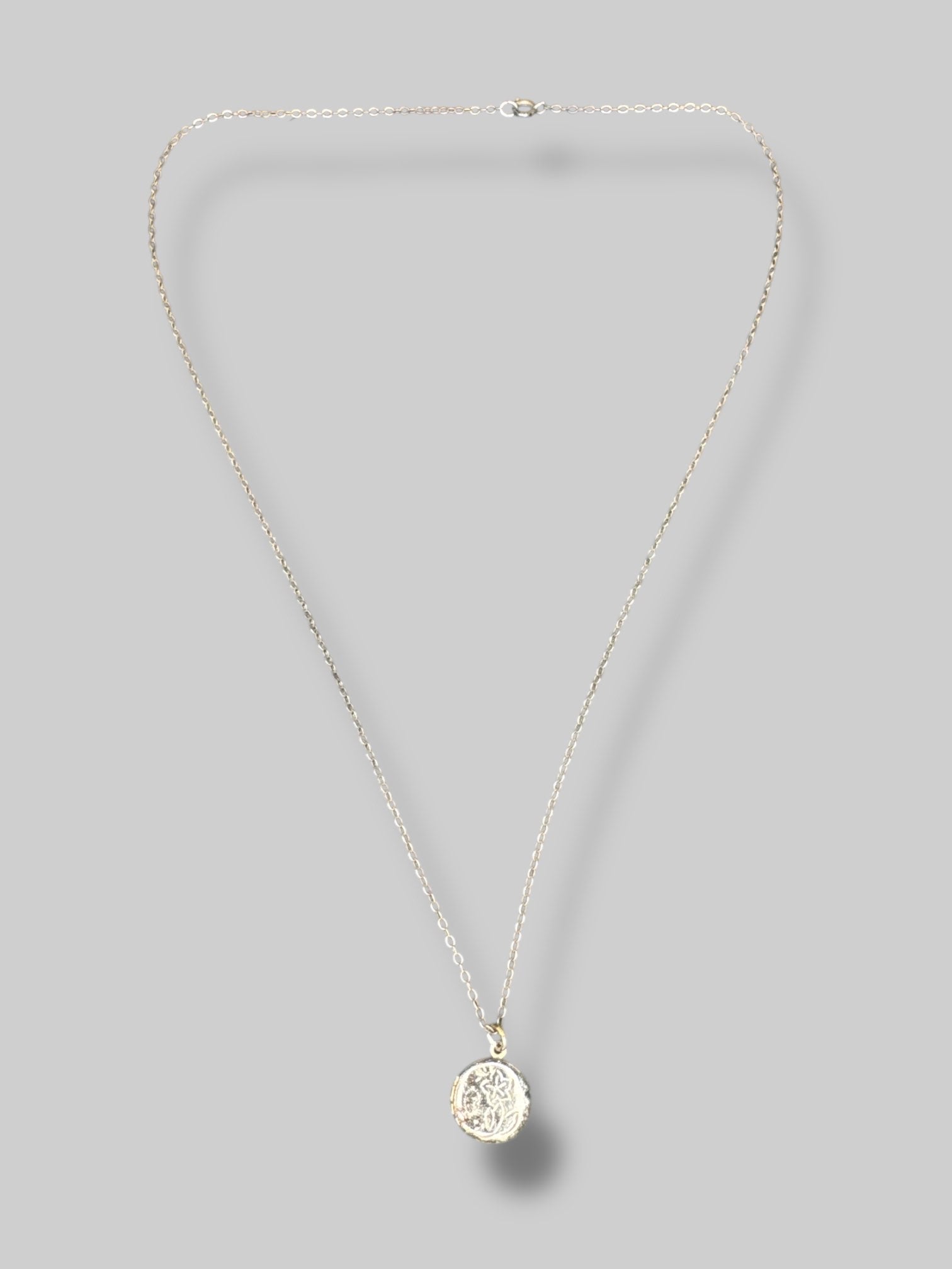 Silvertone vintage small locket