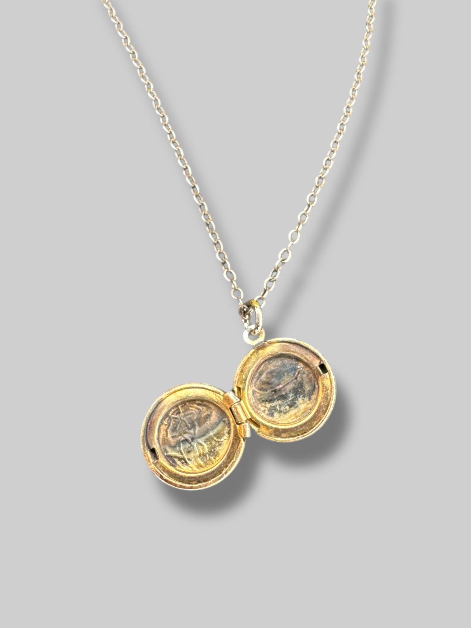 Silvertone vintage small locket