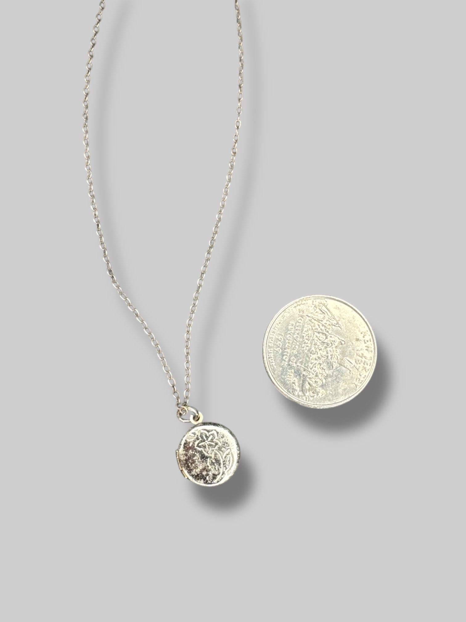 Silvertone vintage small locket