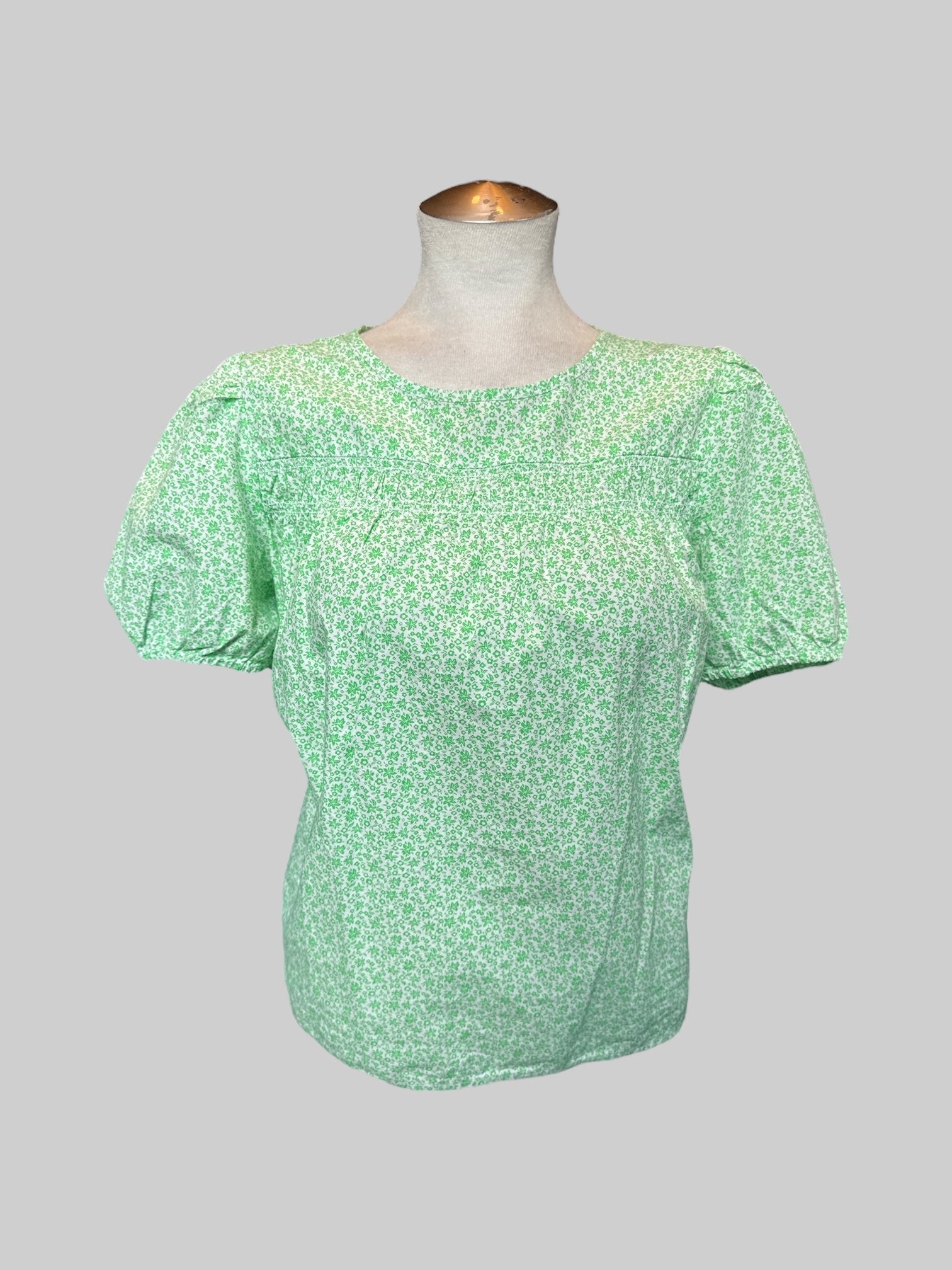 L White and green floral top with balloon sleeves and keyhole and back