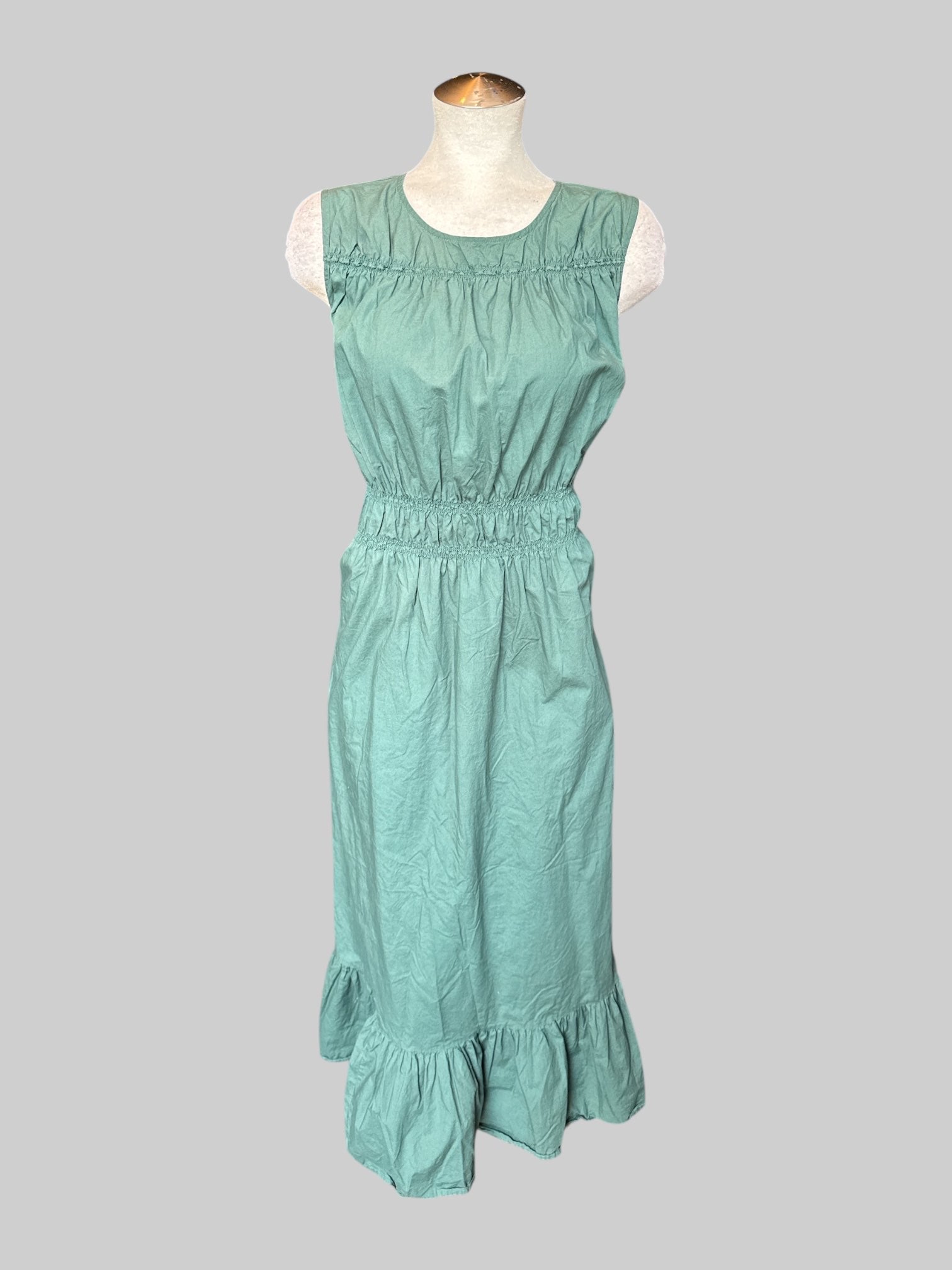0X Green sleeveless dress with shirt, details, ruffle him, and pockets