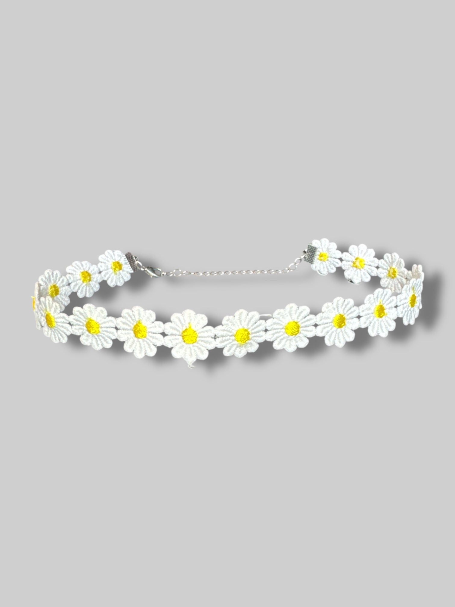 White daisy knit choker