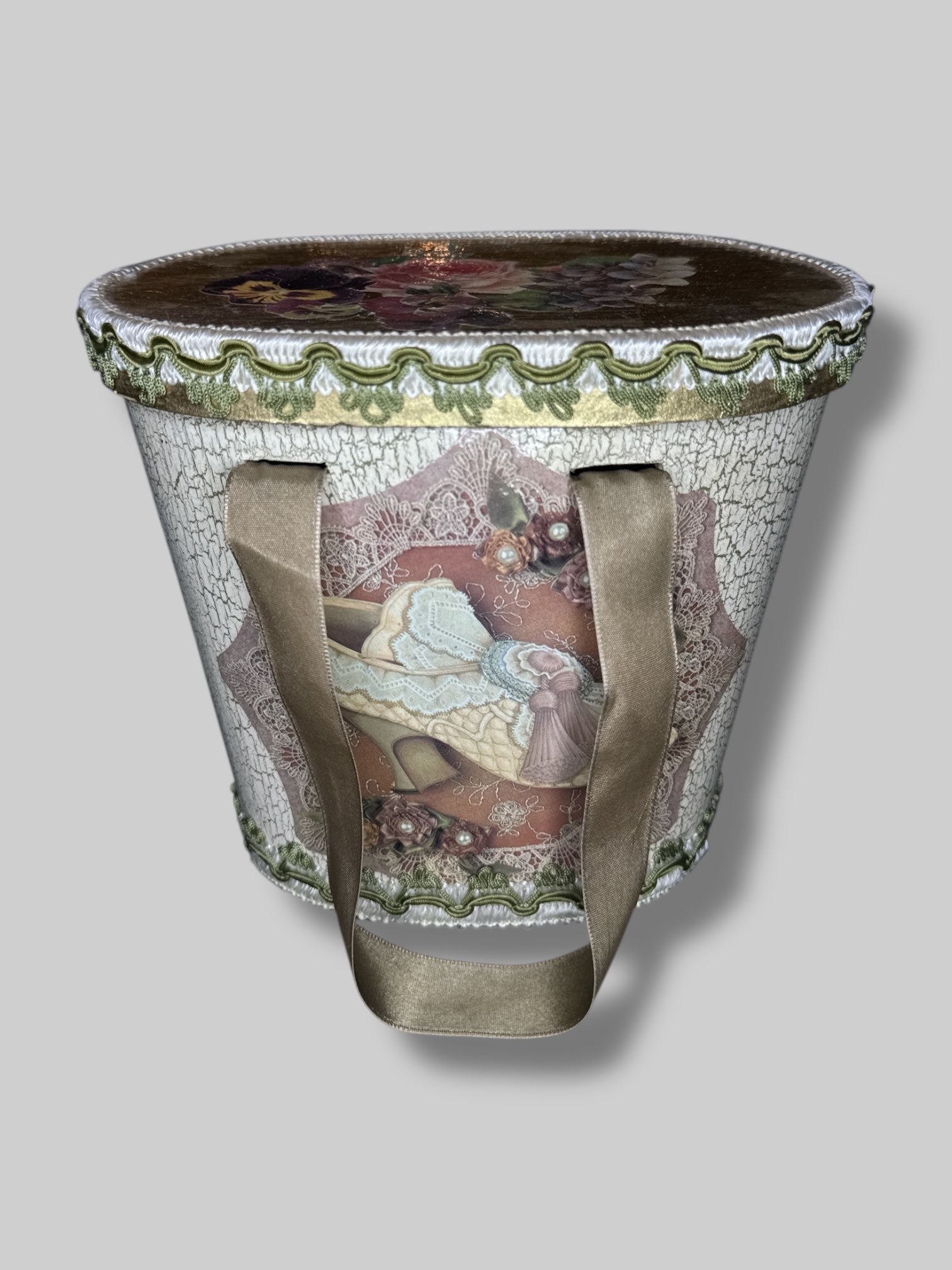 Vintage decorative hat box with handles