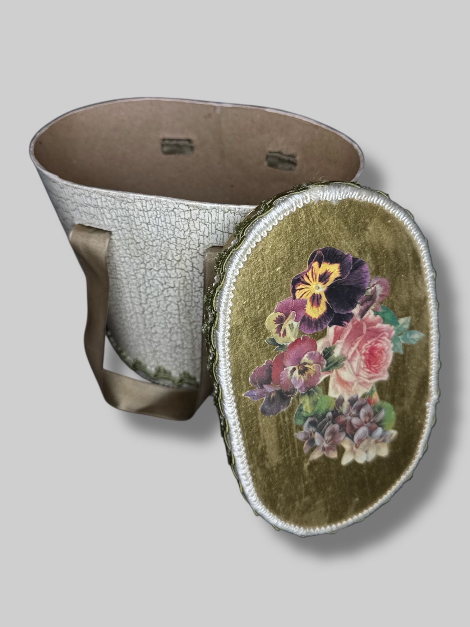 Vintage decorative hat box with handles