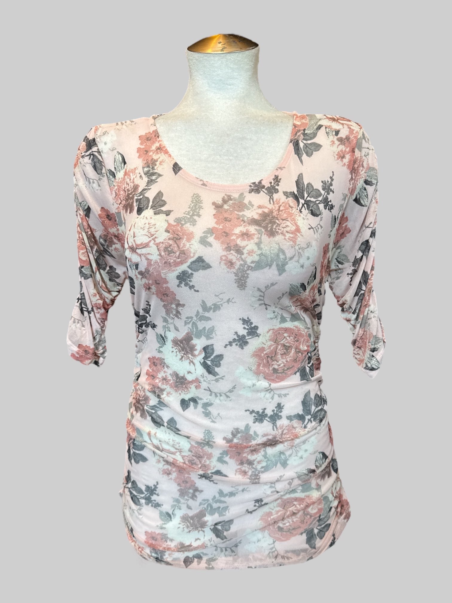 1X Pink floral mesh top with cinched sleeves and sides