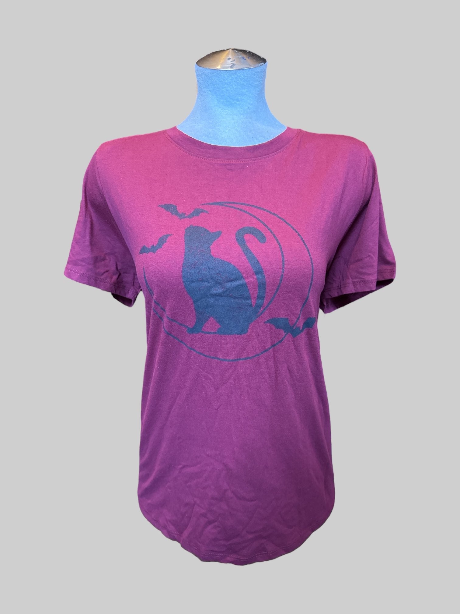 1X NWT maroon T-shirt with black cat on the moon decal