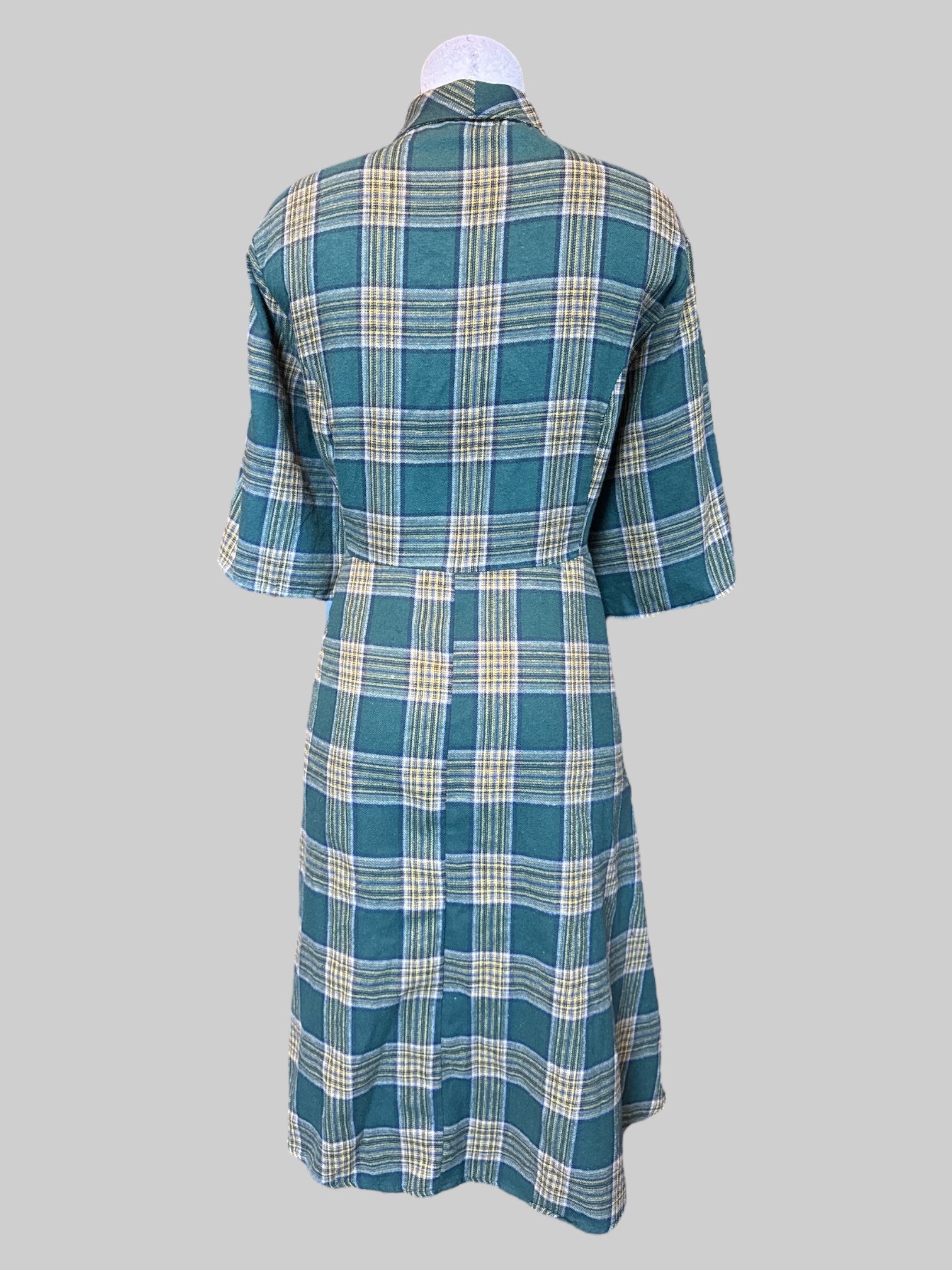 2X Green and yellow plaid dress with three buttons on front, collar, and zipper on side