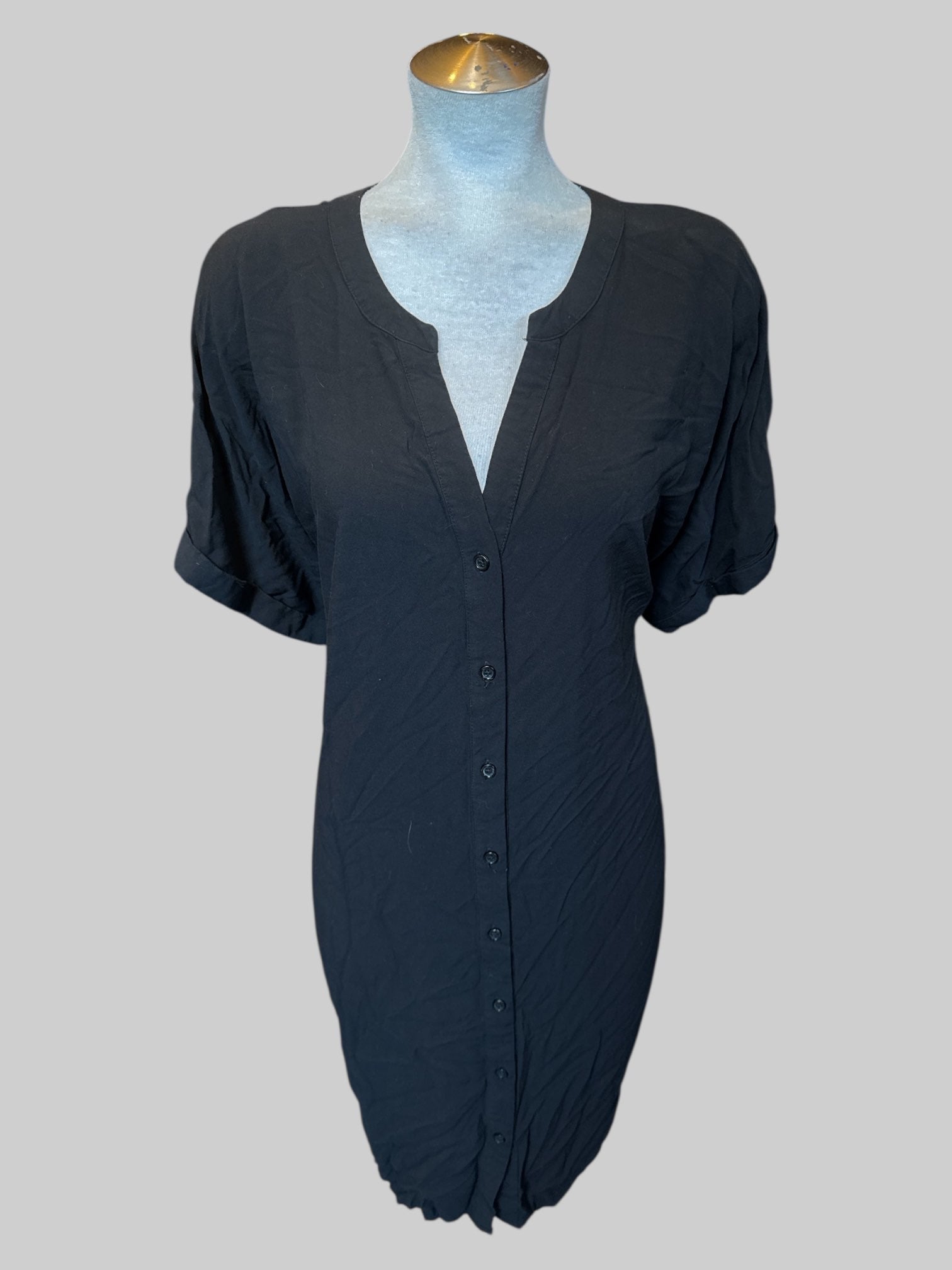 2X Black short sleeve button down dress with belt loops on sides