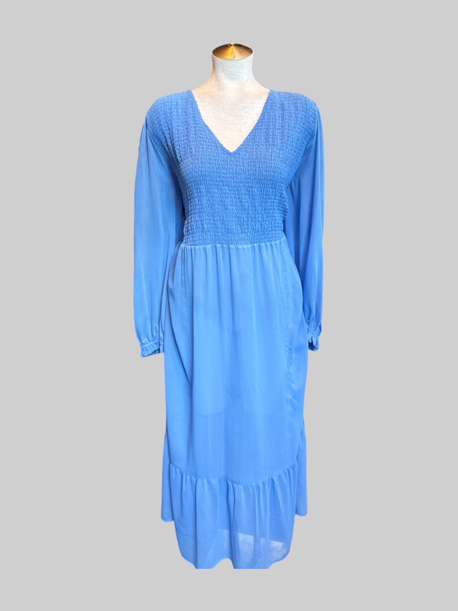 4X Light blue sheet dress with shirred front, and balloon sleeves