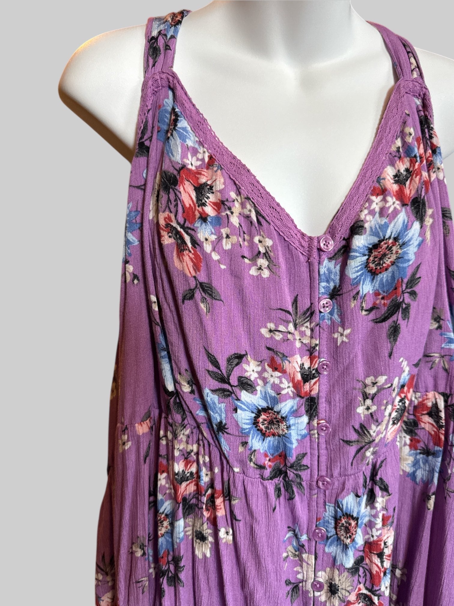 5X Purple floral tank top with buttons and shirred  back