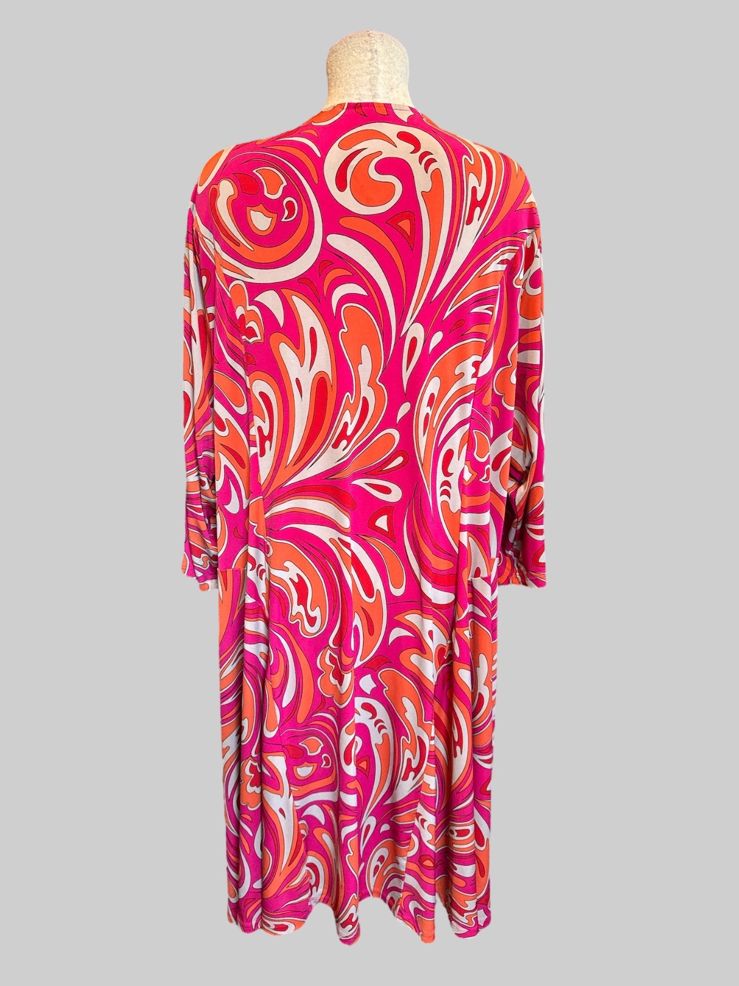 4X Pink, orange, and white paisley dress with pink enamel metal decoration on neckline