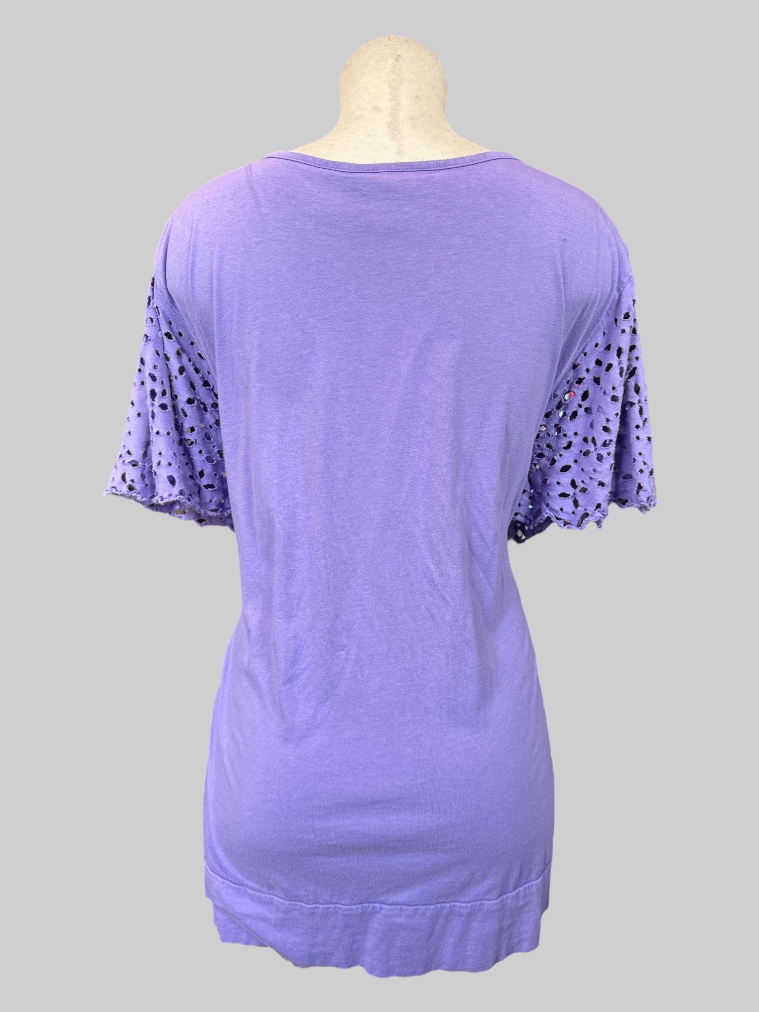 4X vintage purple top with chest pleating and eyelet cutout sleeves