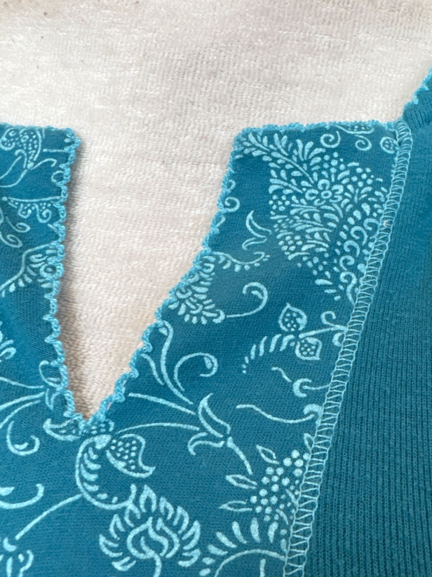 2X blue short sleeve top with florals and scallop hem trim