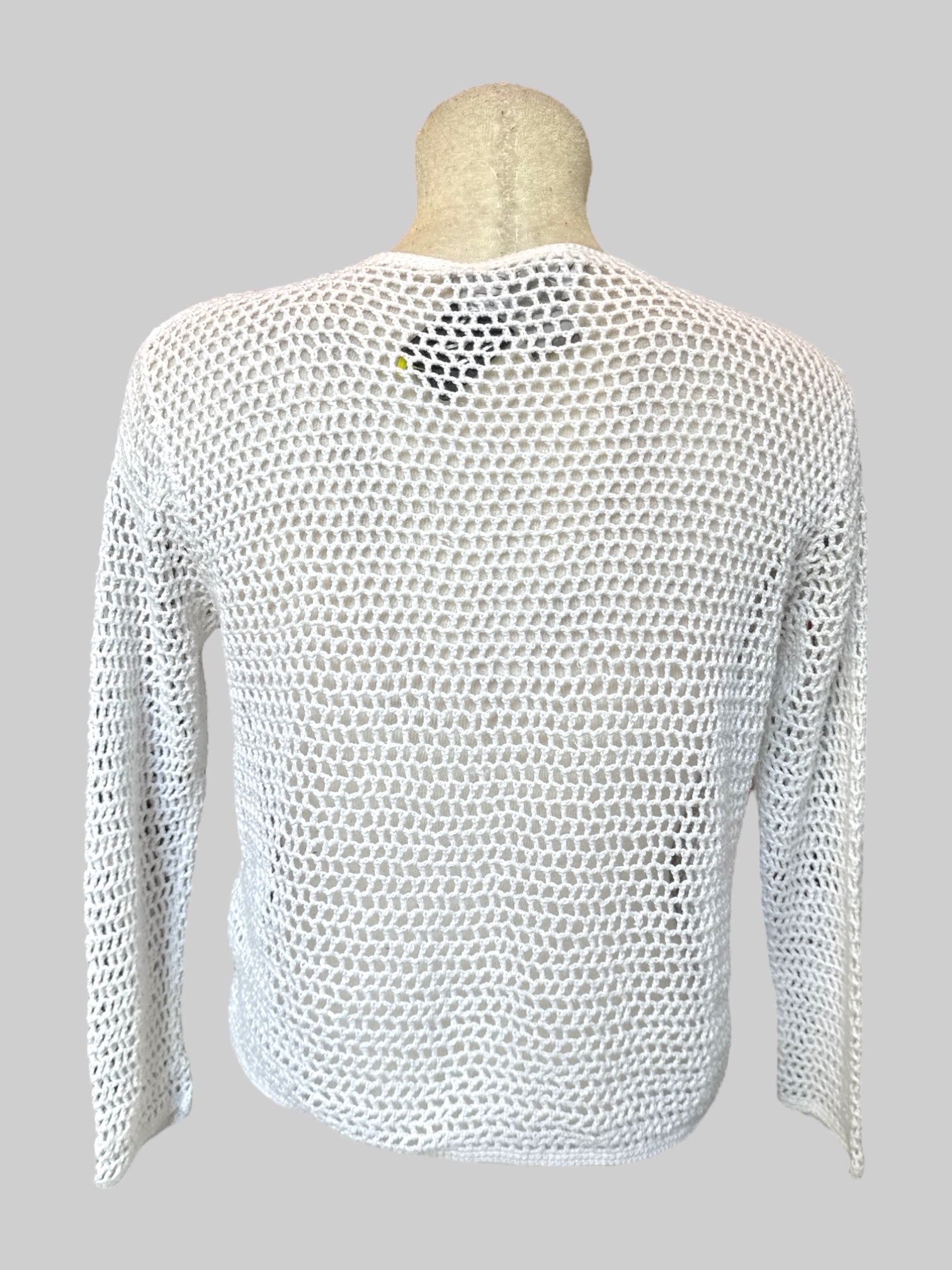 M Vintage white knit lightweight button up cardigan