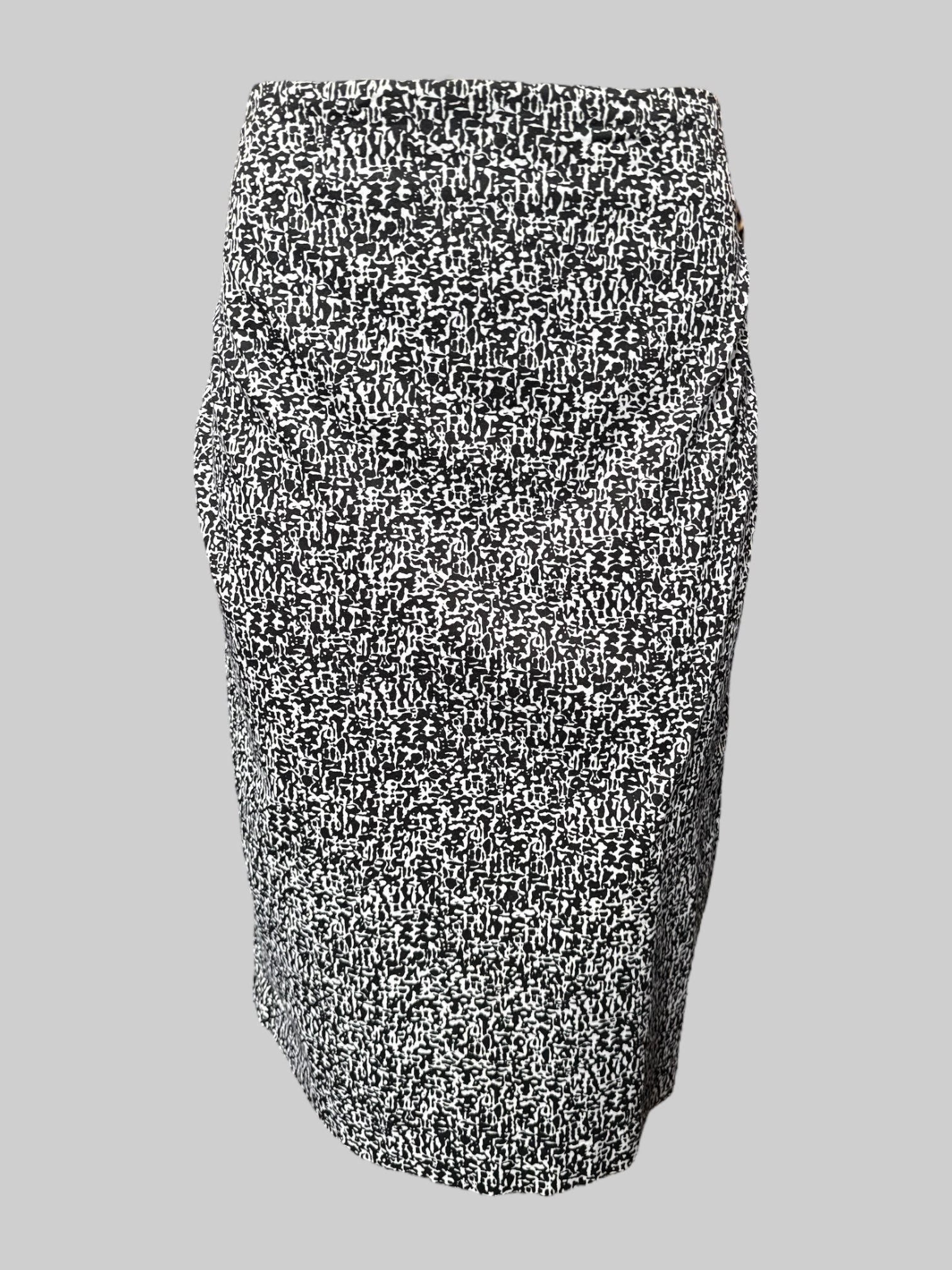 L Black and white pattern pencil skirt