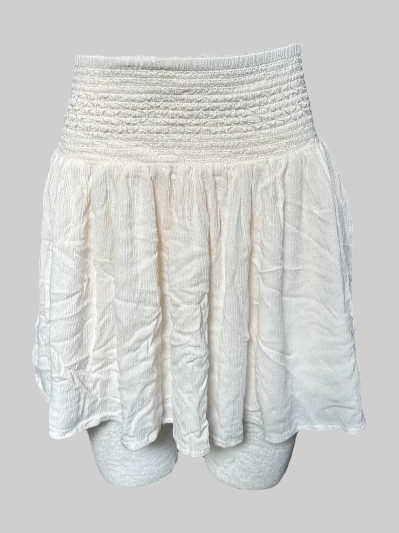 0X Off-white floaty skirt with crisscross design on shirred waist