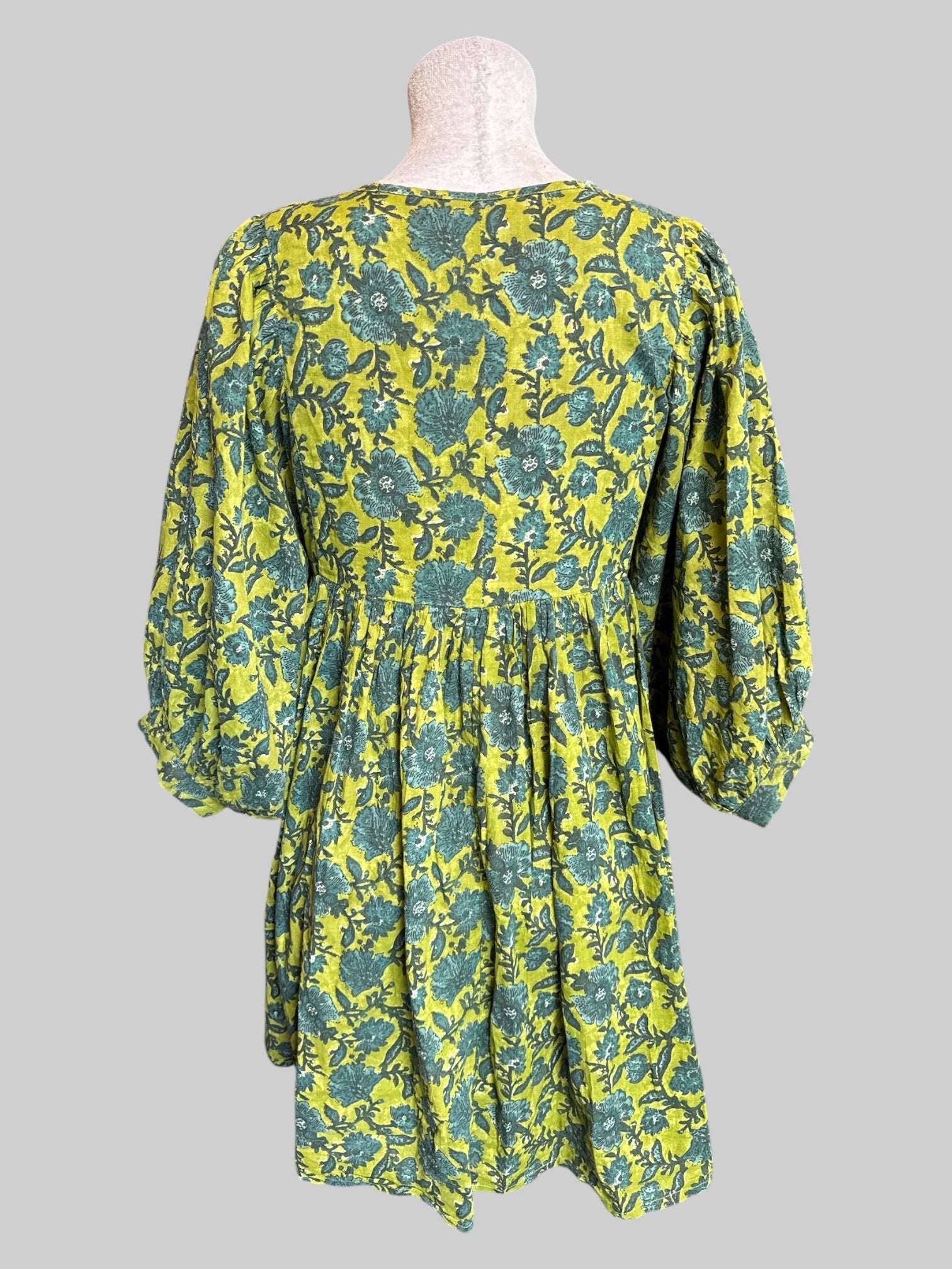 0X Green floaty, top with pleading design on sleeves and under bust, and tie on front