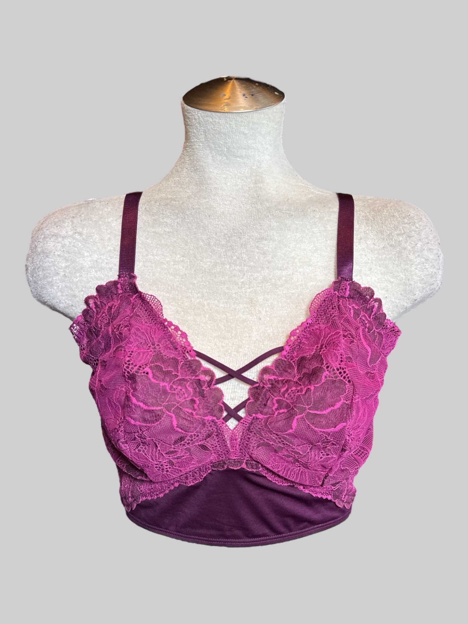 1X NWT Burgundy crop top with lace details