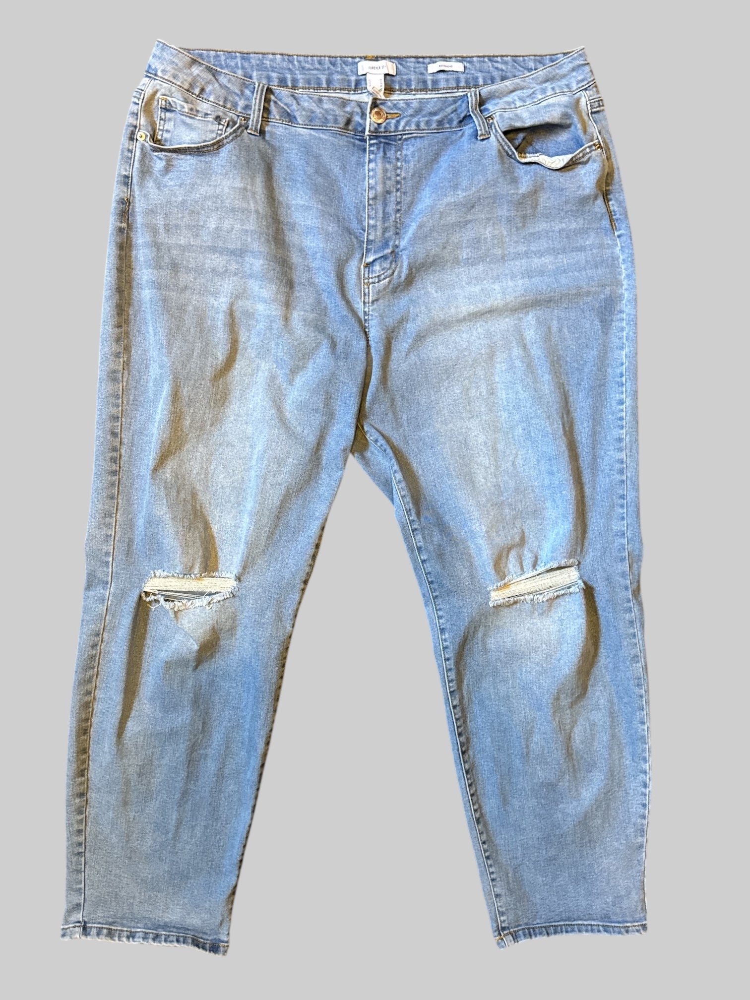 1X Blue boyfriend jeans with distressed knees