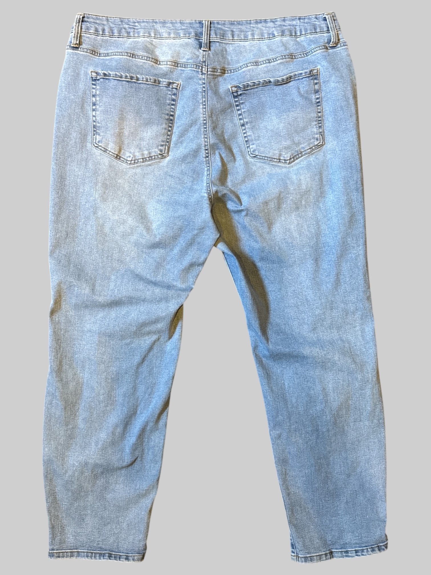 1X Blue boyfriend jeans with distressed knees