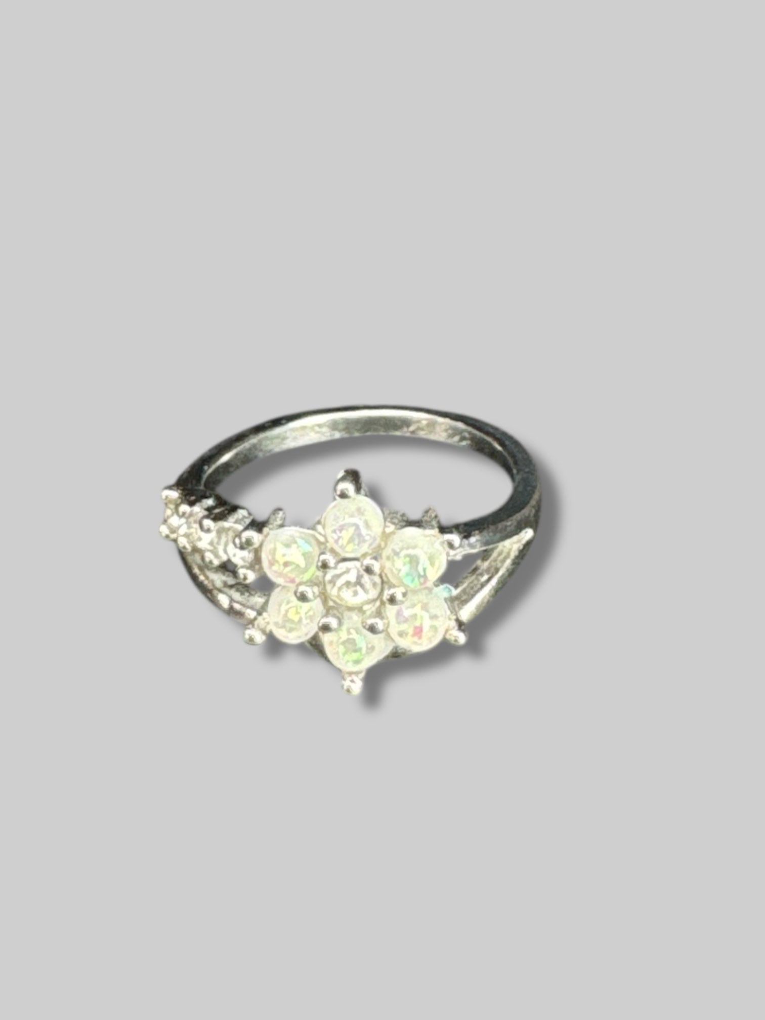 Size 7 Flower ring with stones