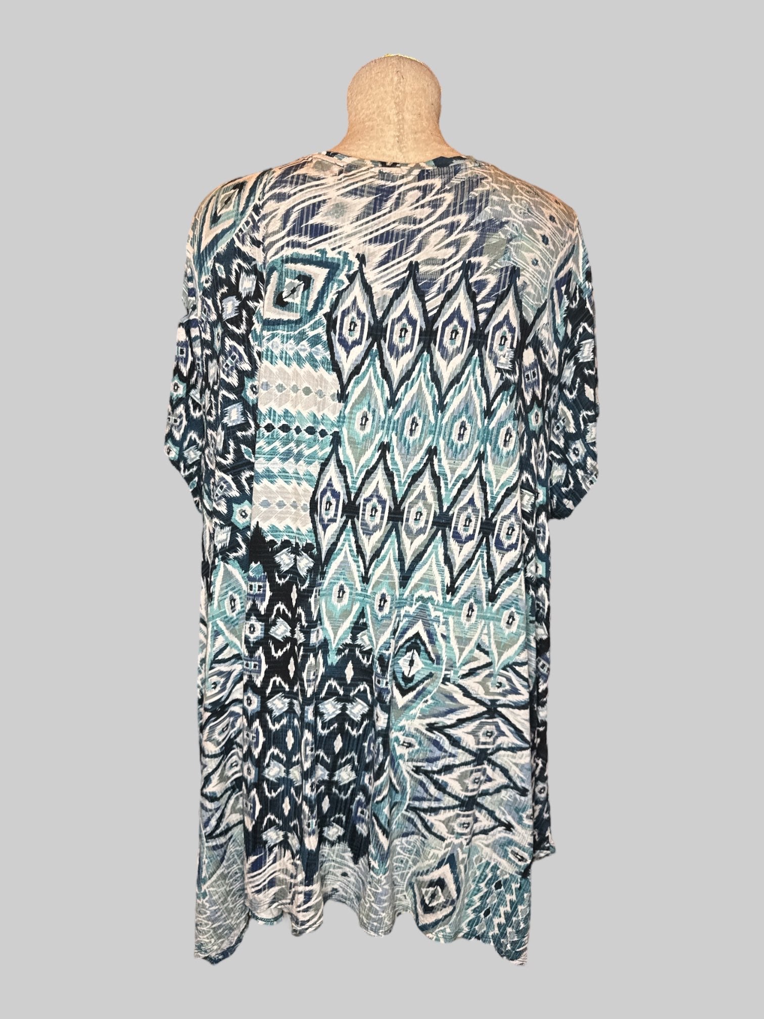 3X Blue, turquoise and white multi pattern soft short sleeve top