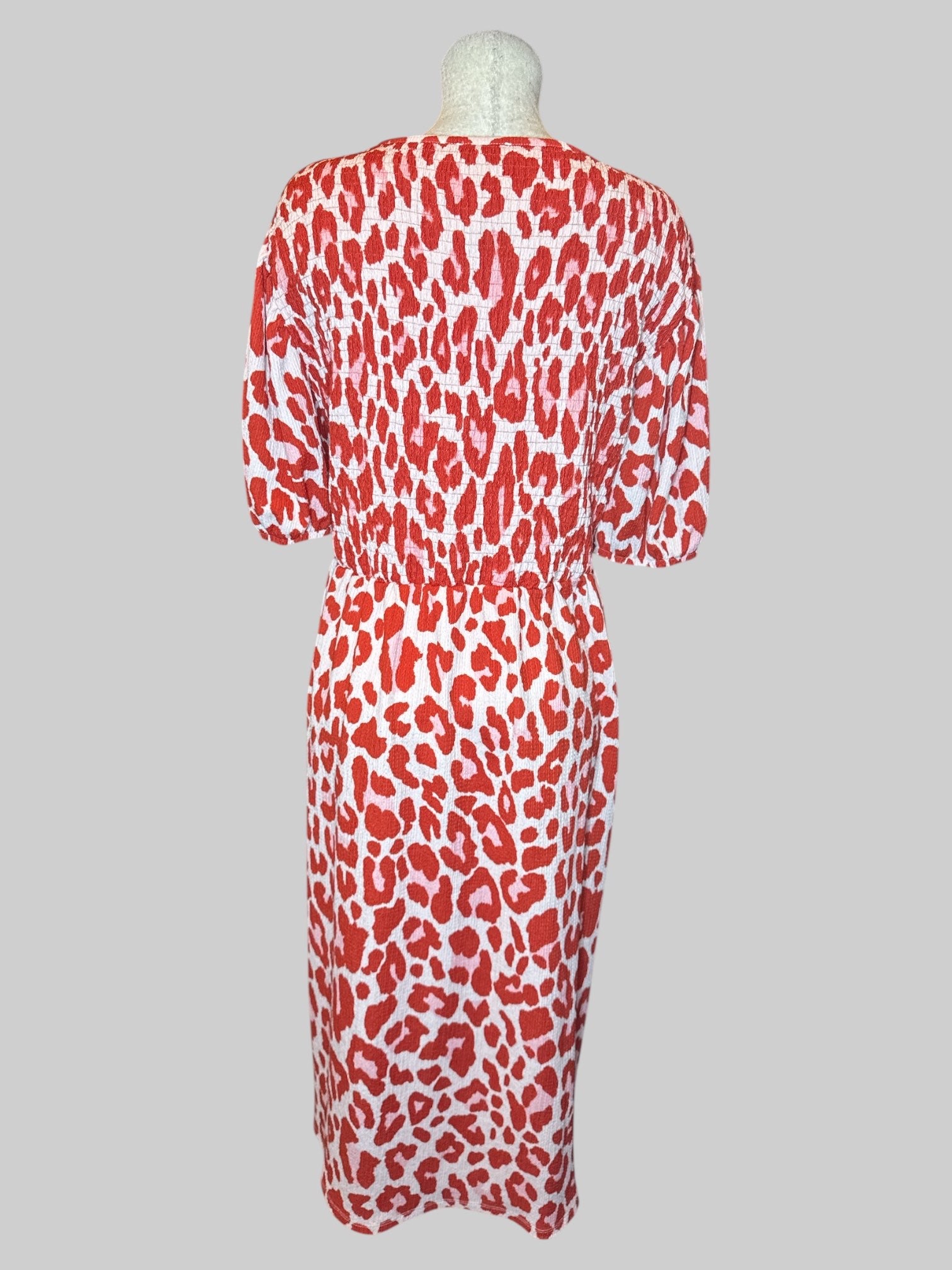 4X White pink and red leopard print dress with shirred bodice