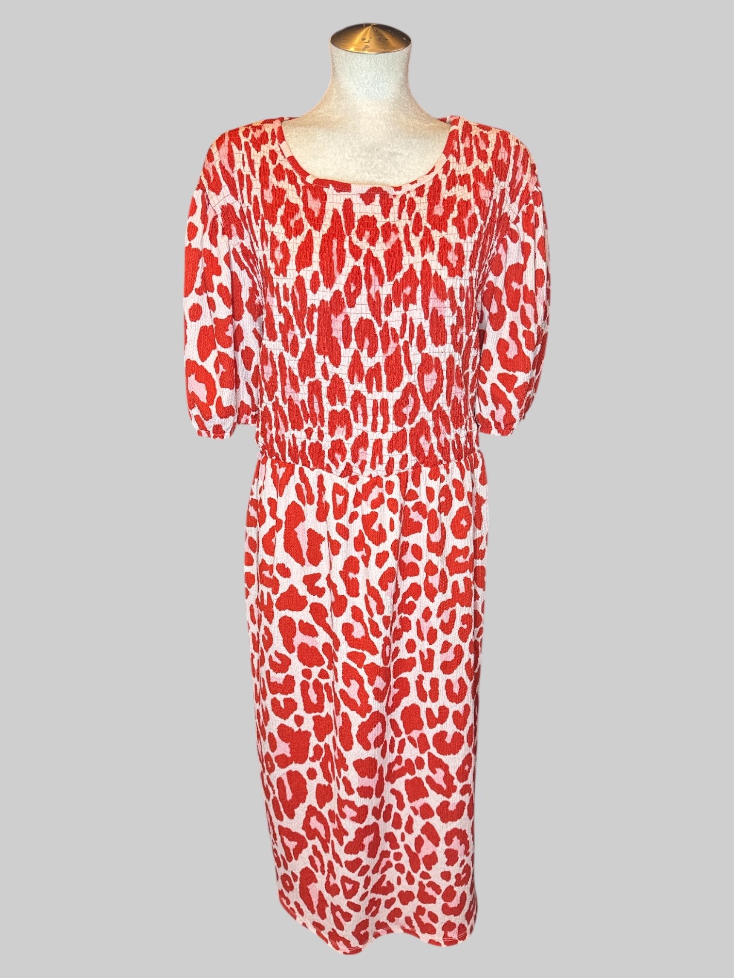 4X White pink and red leopard print dress with shirred bodice