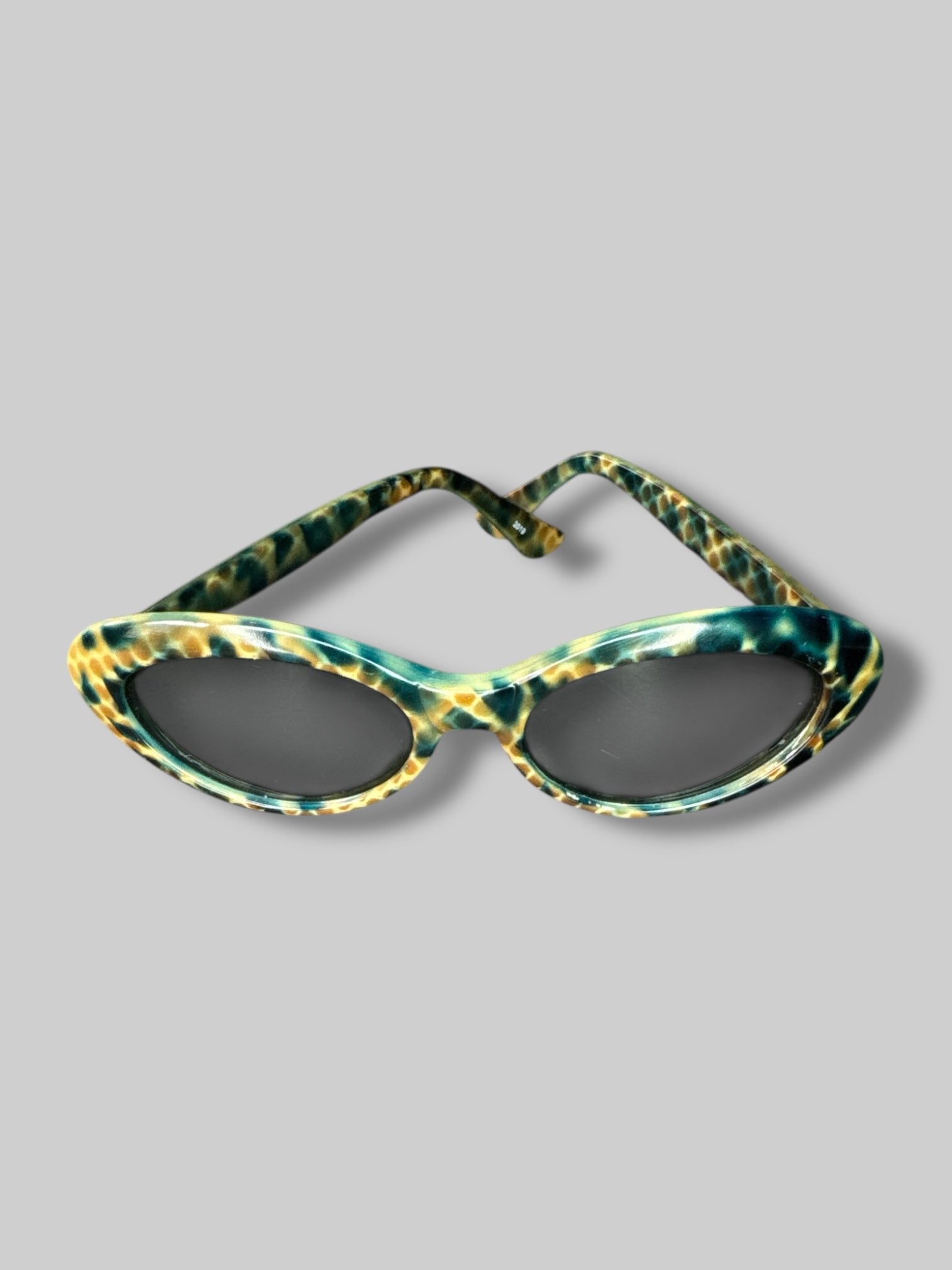 Tortoise shell pattern blue and brown sunglasses