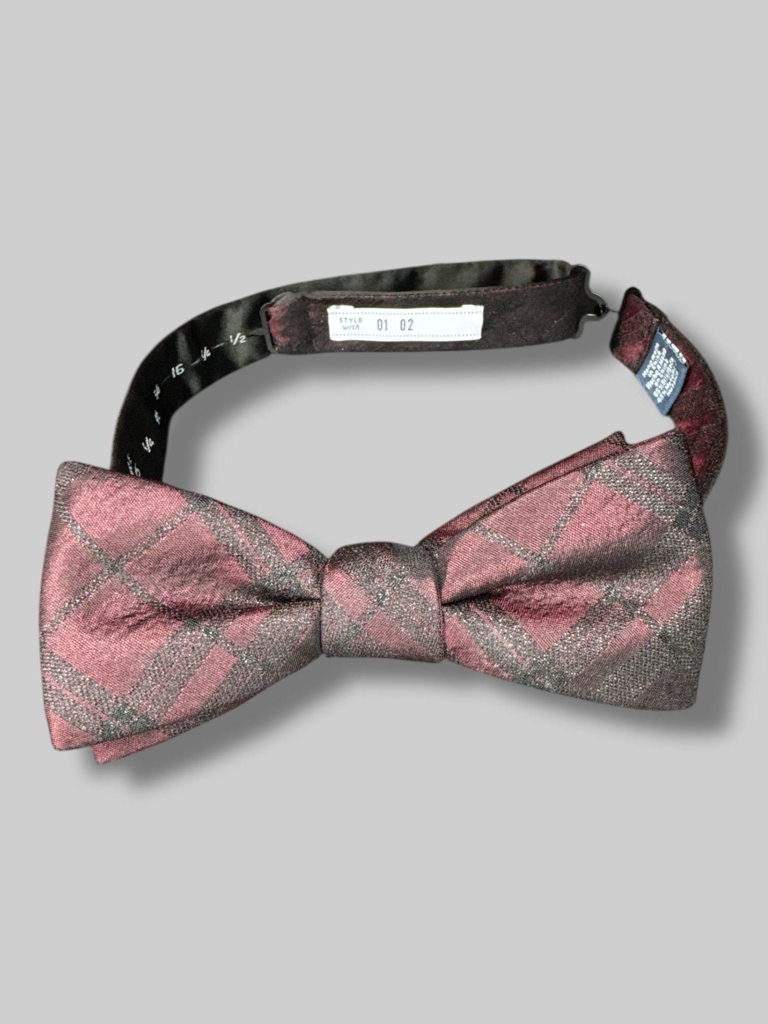 Black and red shimmery adjustable bow tie