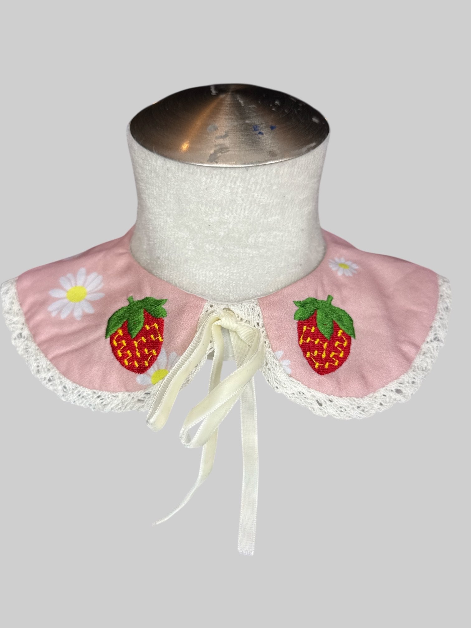 Pink collar with strawberries and daises with lace trim