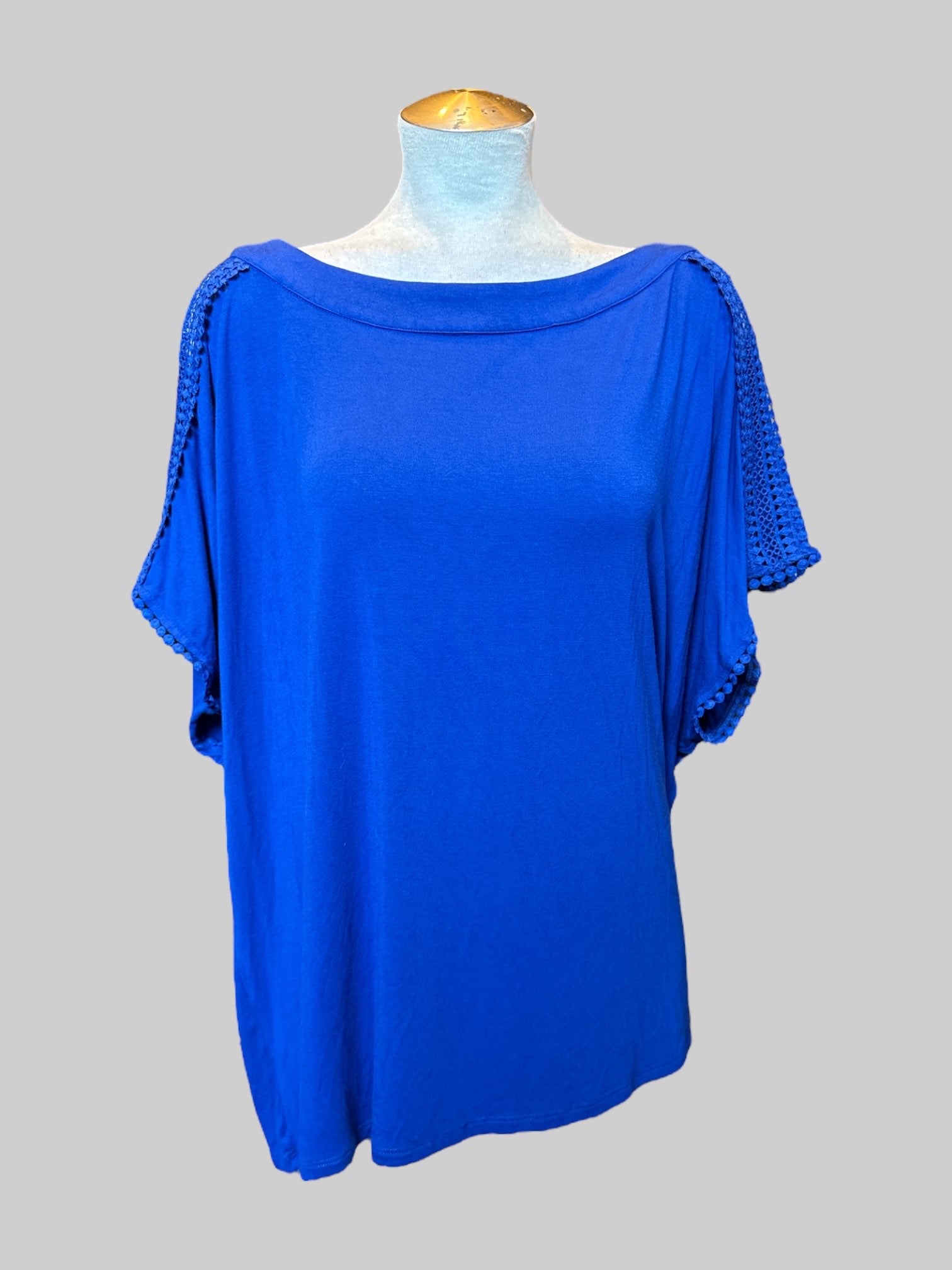 4X Blue flowy top with lace sleeves
