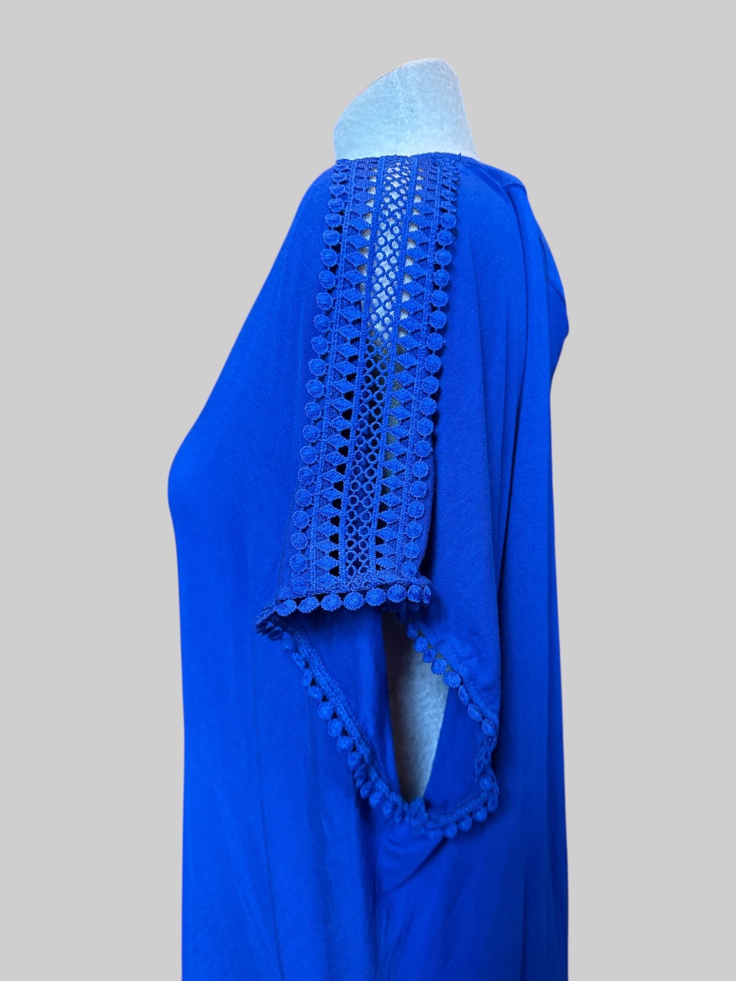 4X Blue flowy top with lace sleeves