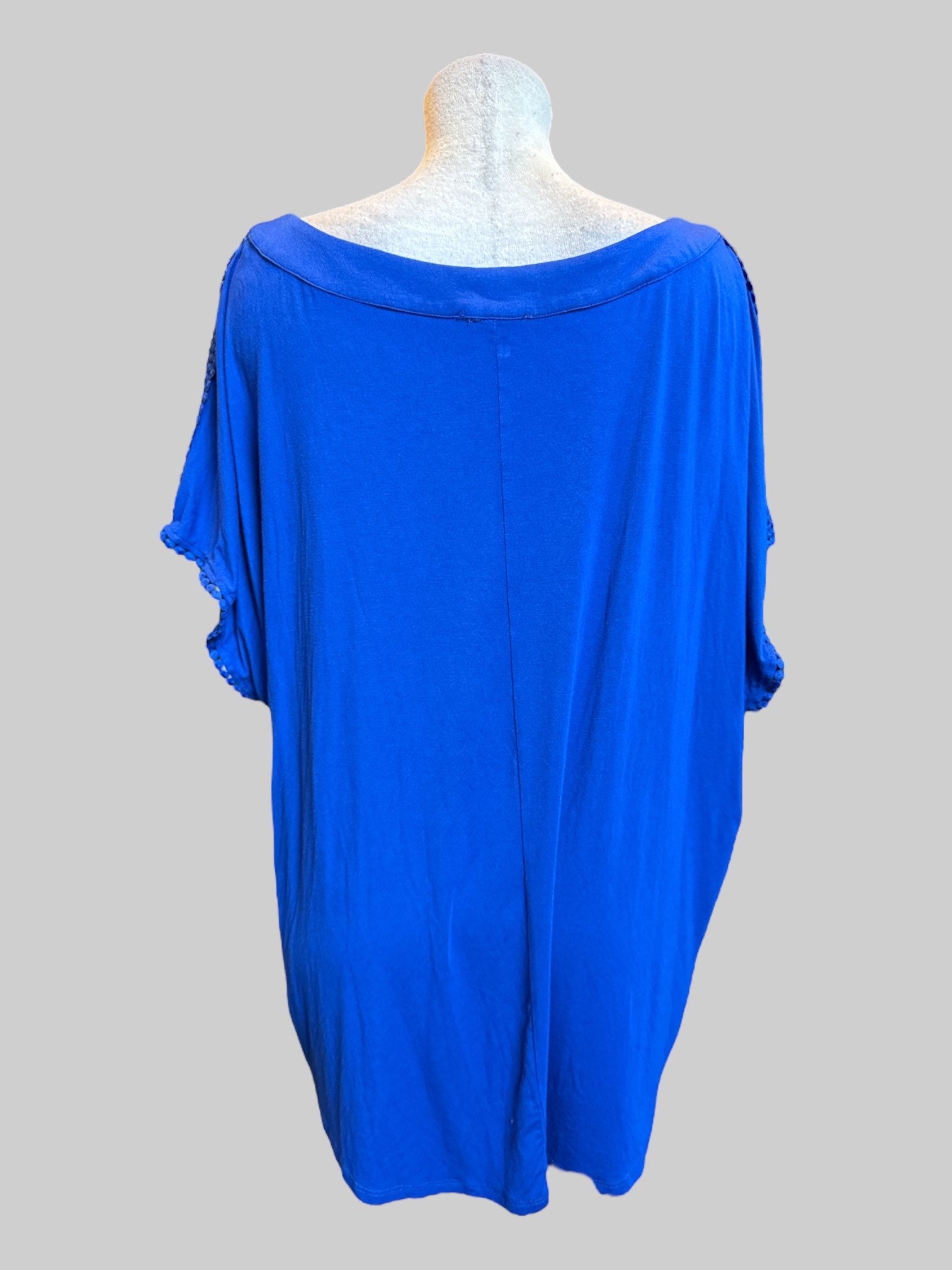 4X Blue flowy top with lace sleeves