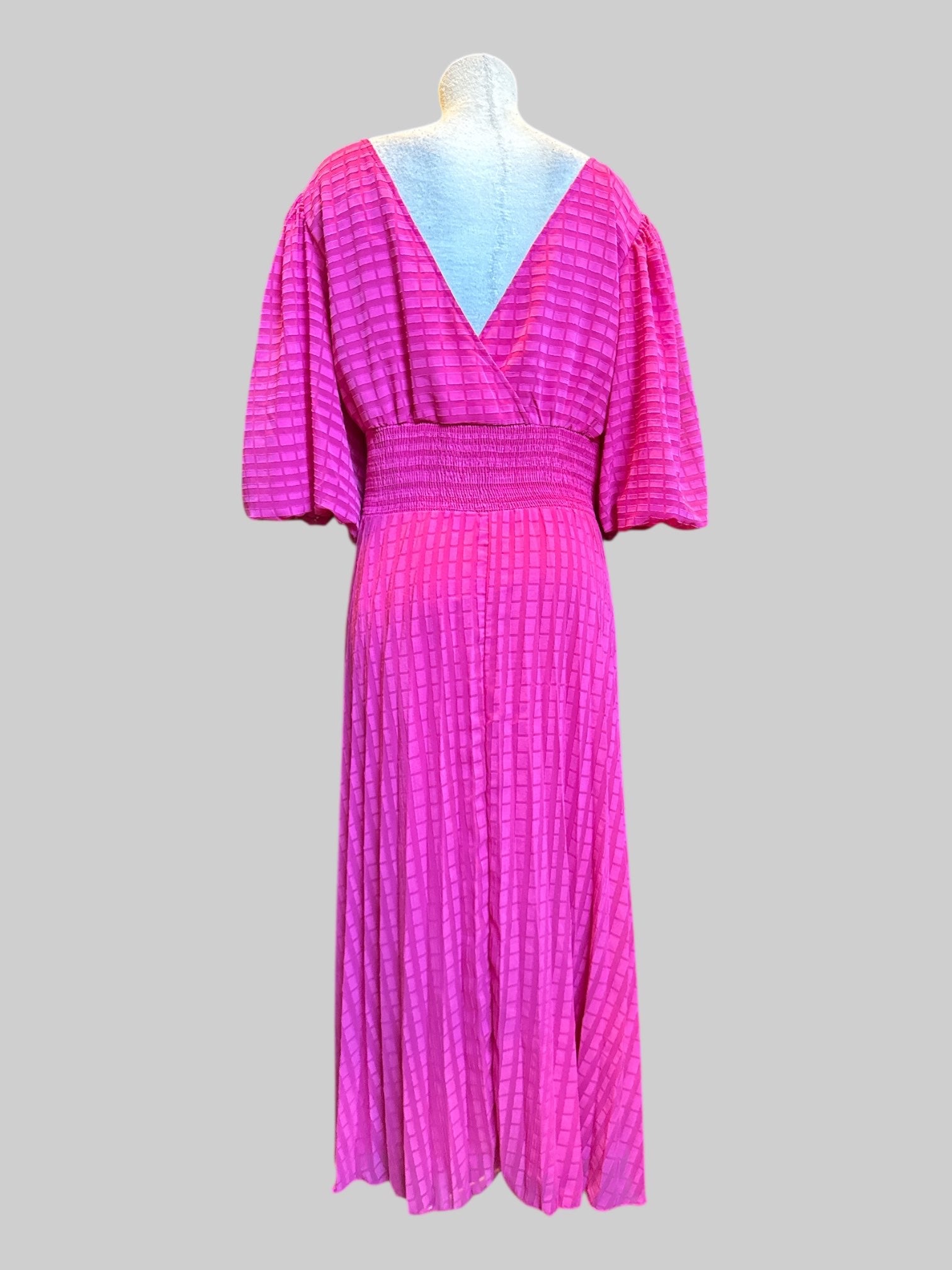 3X flowy pink dress with balloon sleeves, shirred waist, and abstract grid texture
