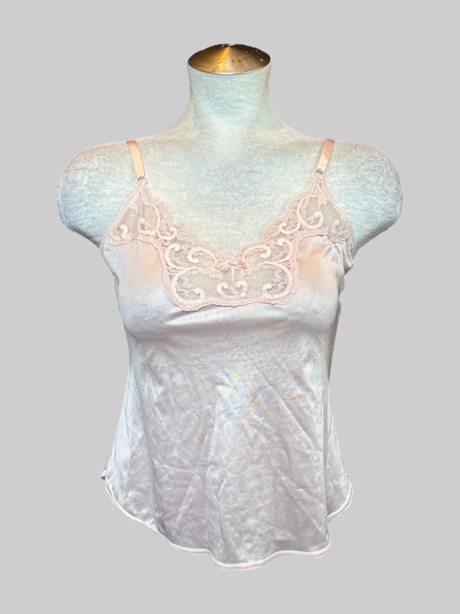S Vintage pink cropped top with Lacey neckline and bow