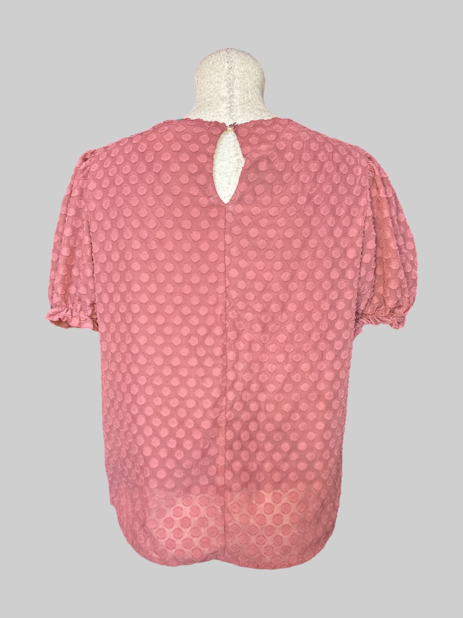 L Dusty pink short sleeve top with polkadot pattern and balloon sleeves
