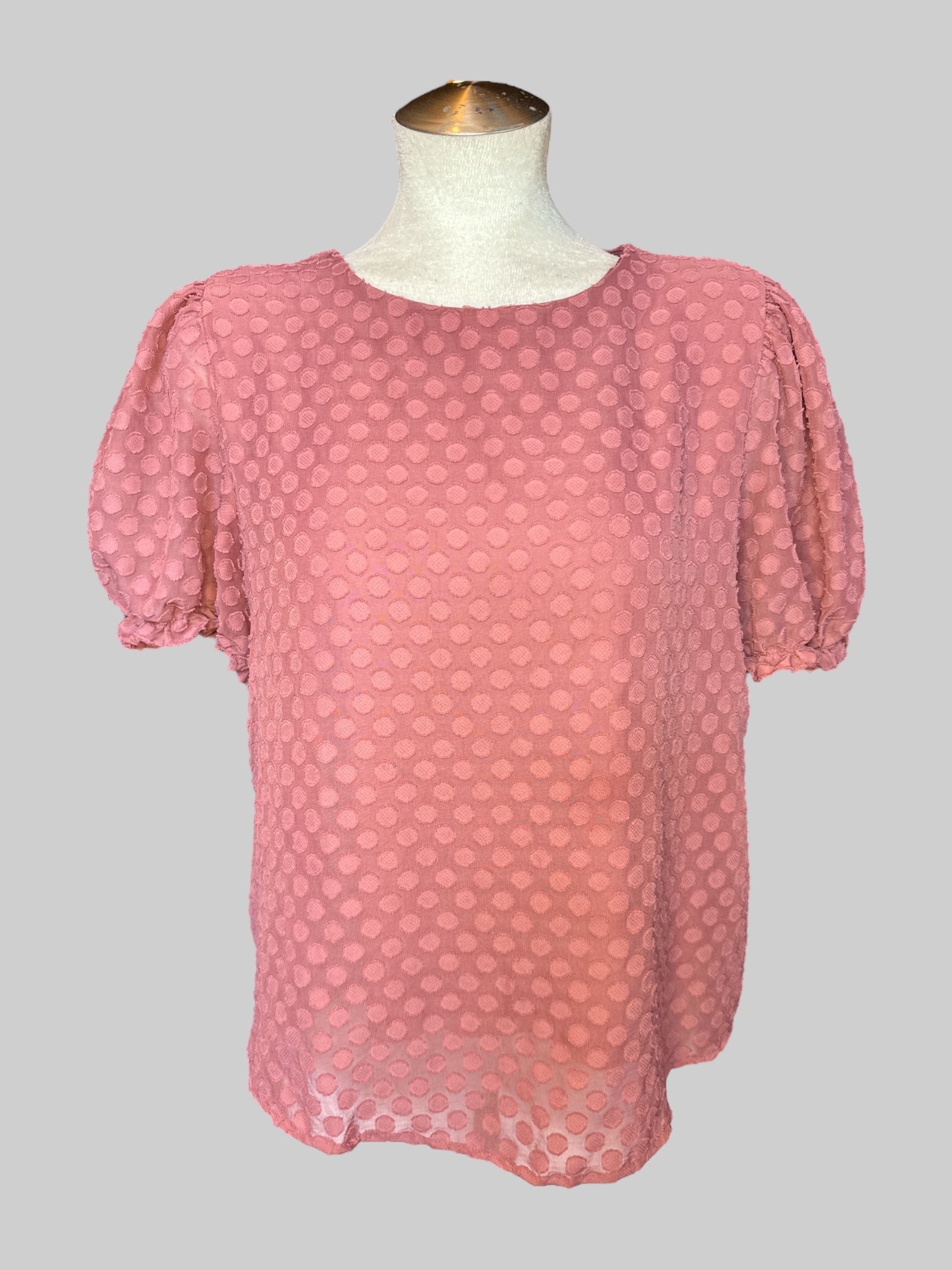 L Dusty pink short sleeve top with polkadot pattern and balloon sleeves