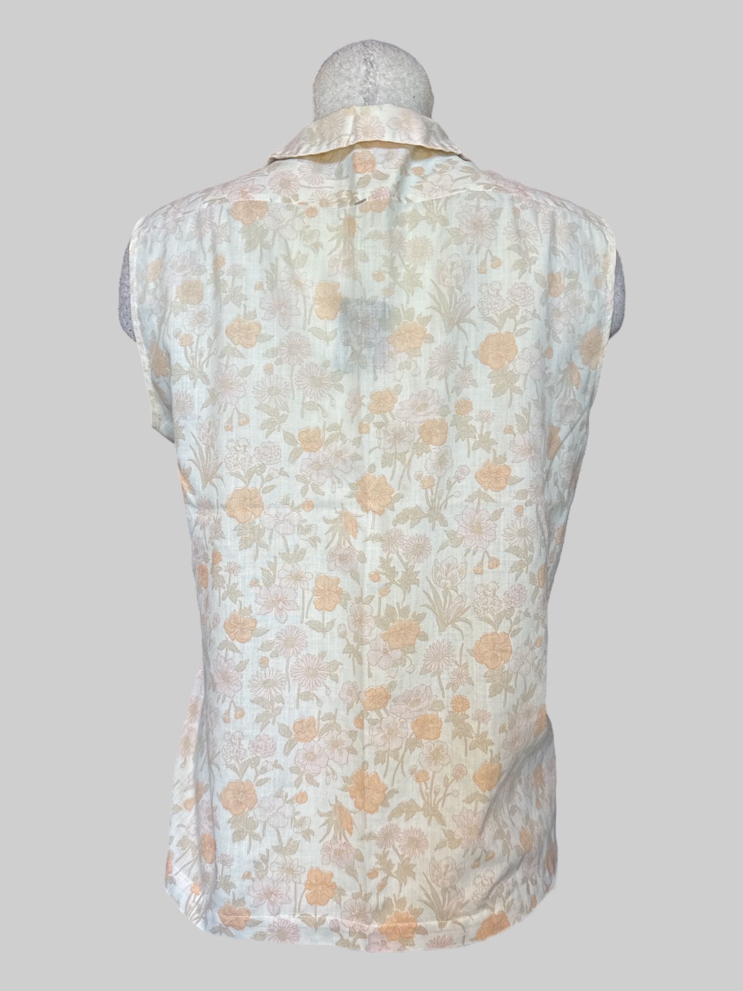 L Off-white sleeveless button-down with pink floral design