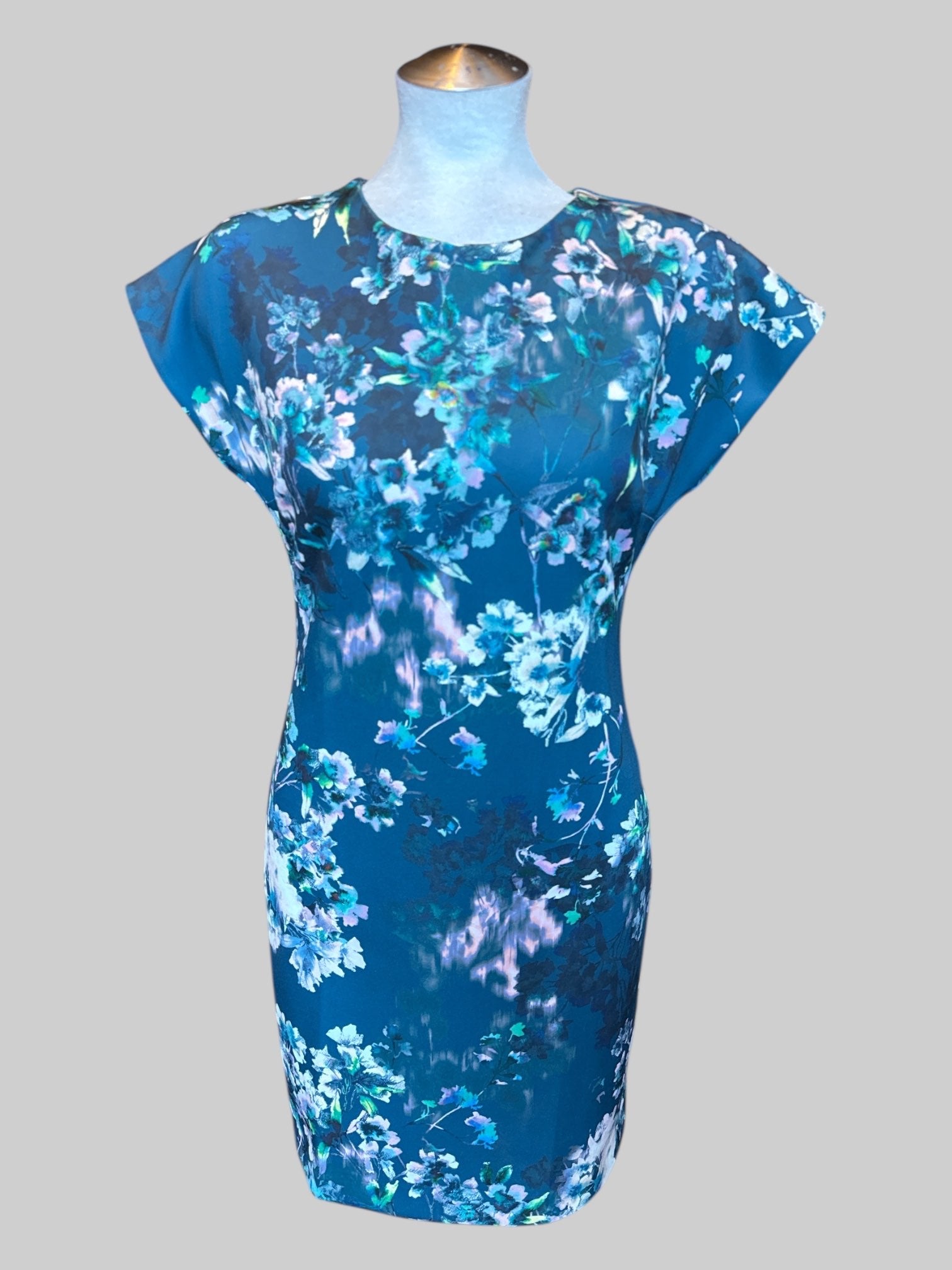 L Teal short sleeve dress with blurred, botanical design and zipper on back