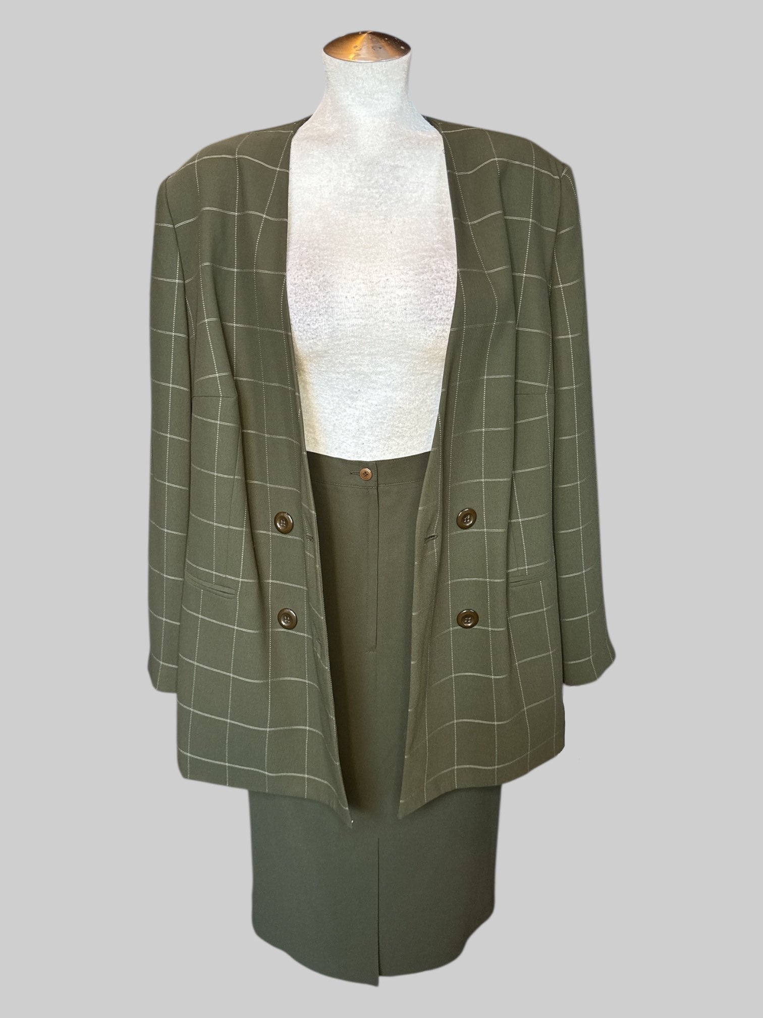 XL NWT Dark green, two piece skirt and blazer, set with shoulder pads and unopened pockets