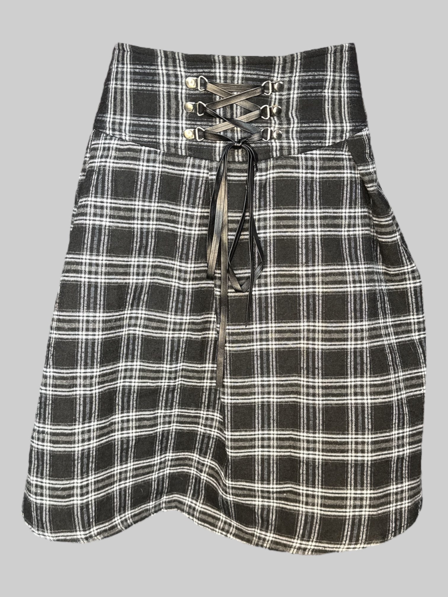 0X Black and white plaid skirt with faux lacing on front and zipper on side