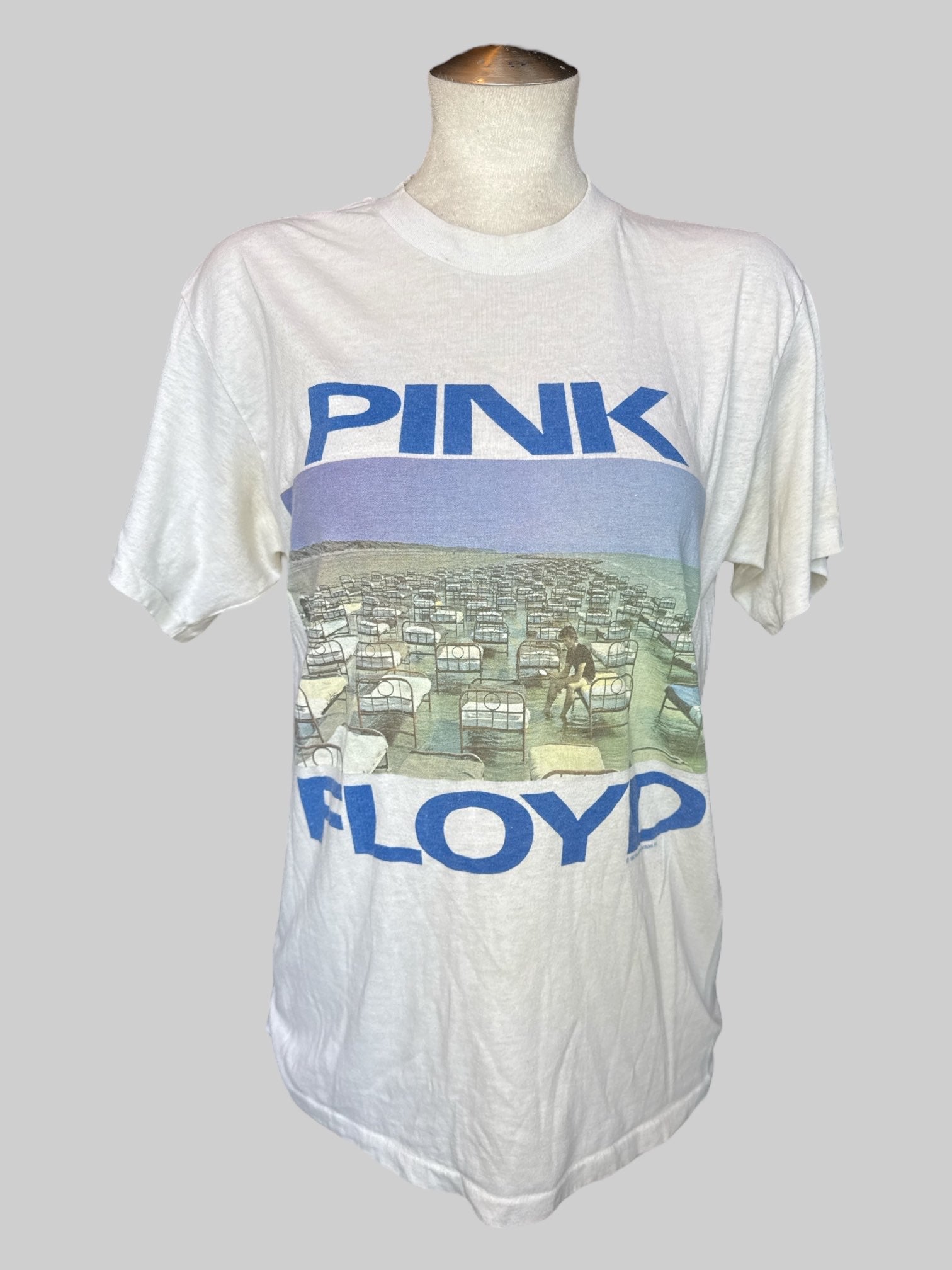 L Rare vintage white “ Pink Floyd world tour 88” tee with small stains on back right shoulder