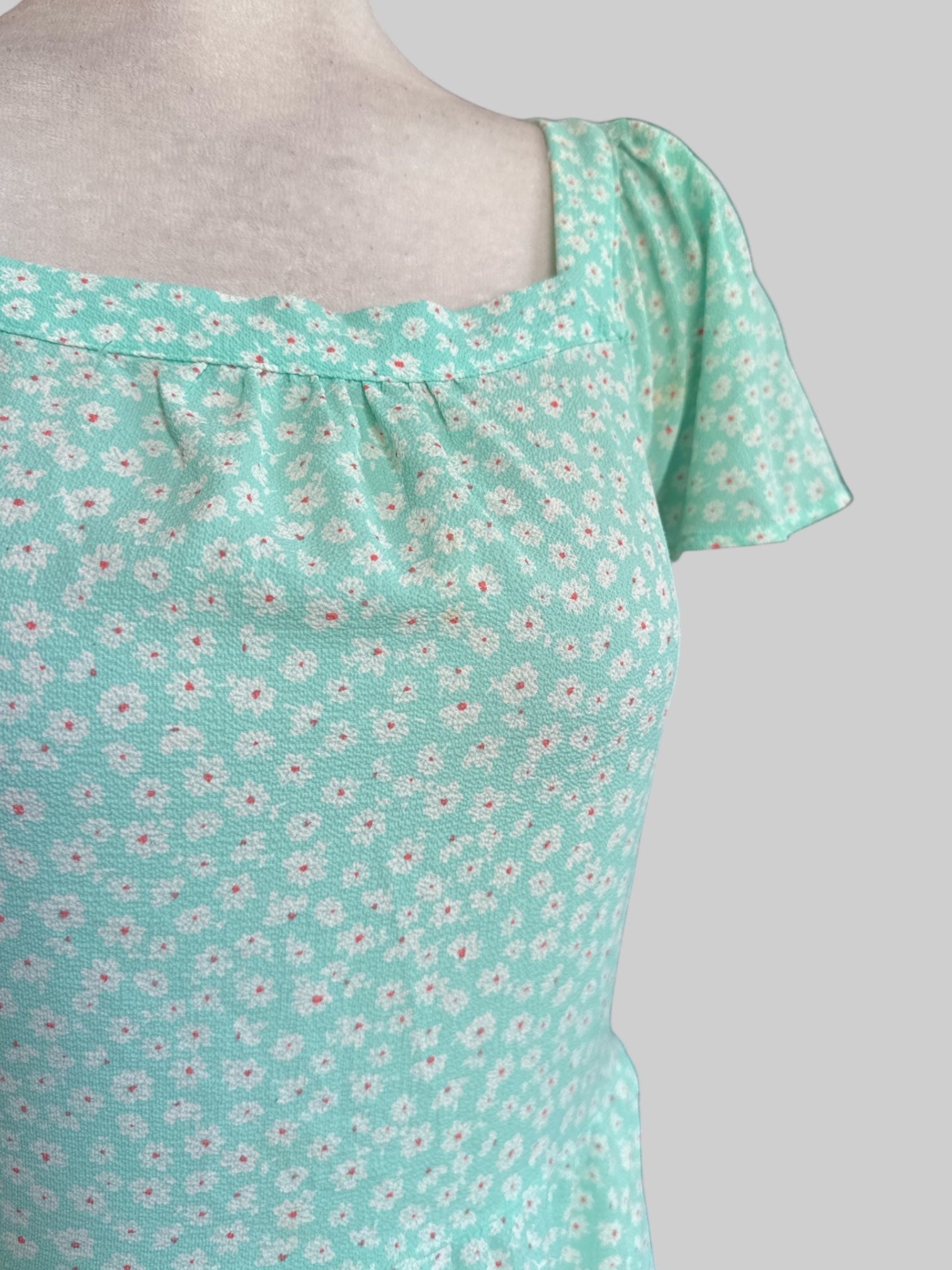 M Seafoam floral dress with ruffled hem