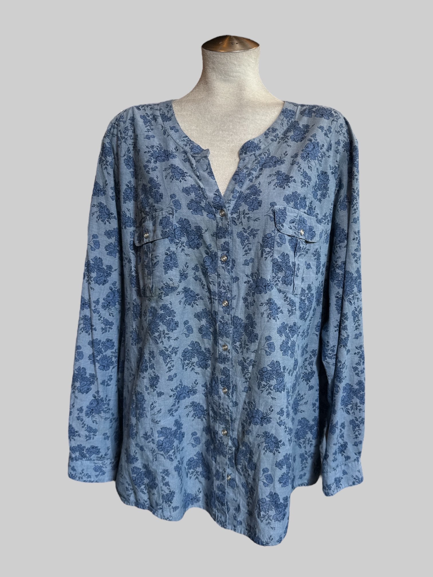 3X Blue floral button up shirt with pockets
