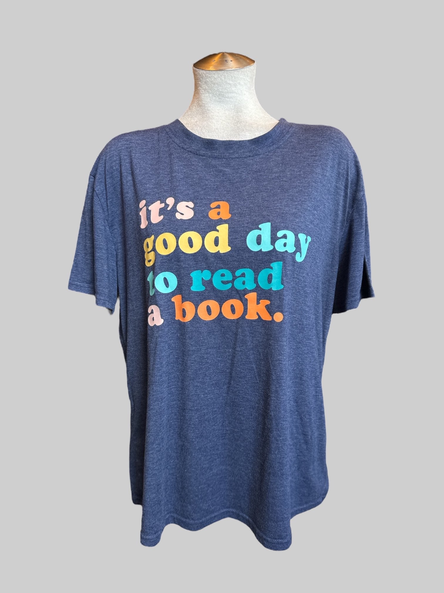 1X Heathered blue “It’s a good day to read a book” graphic tee