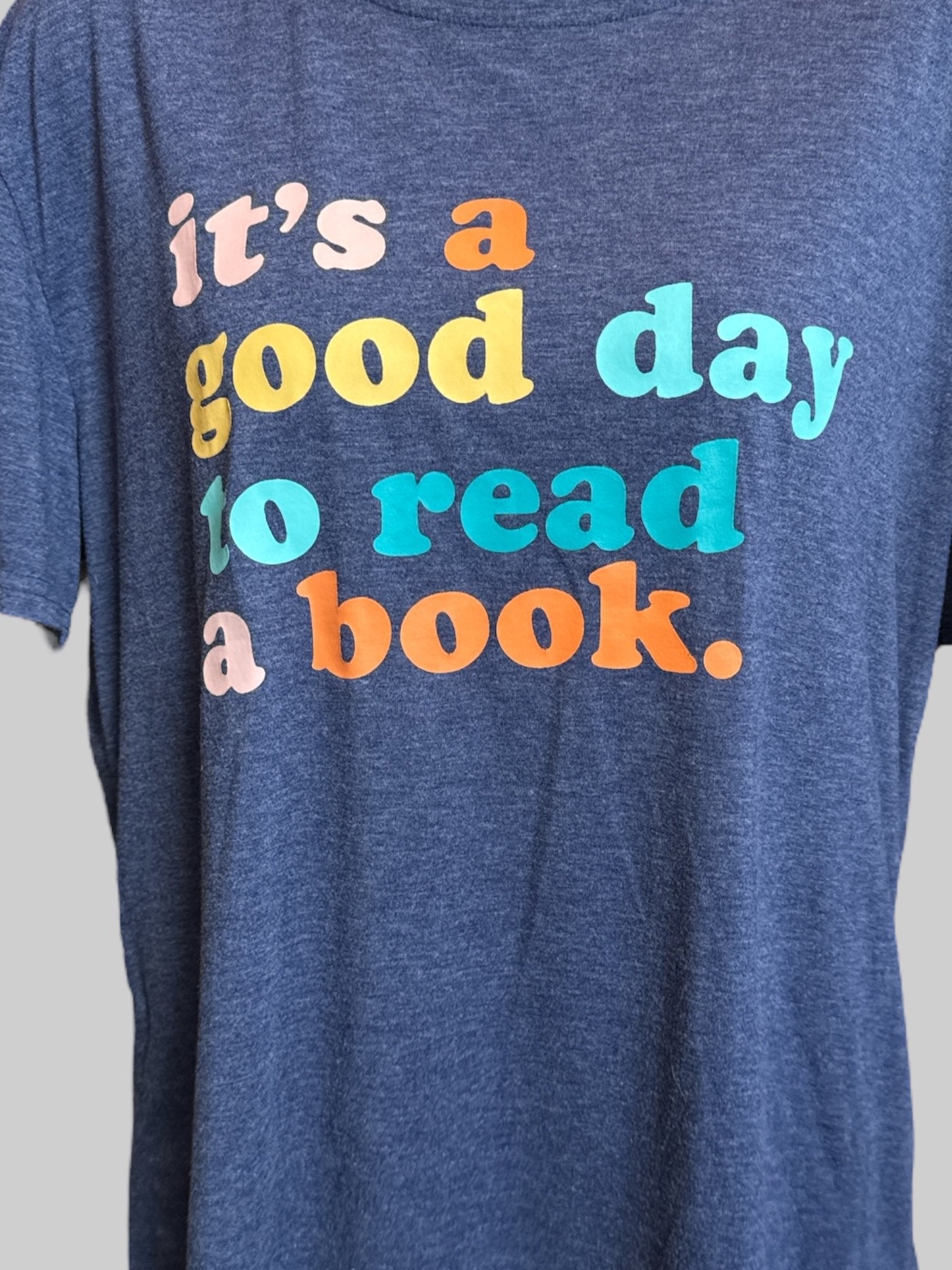 1X Heathered blue “It’s a good day to read a book” graphic tee