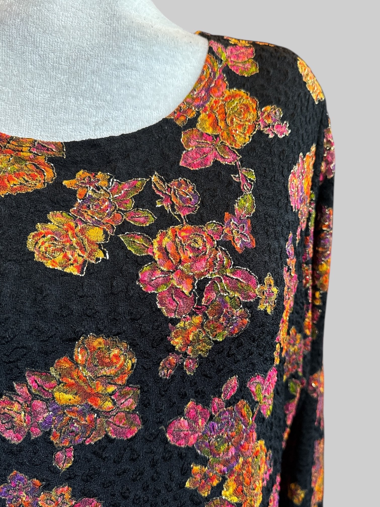 2X Vintage 80s black floral top with textured print and metallic details